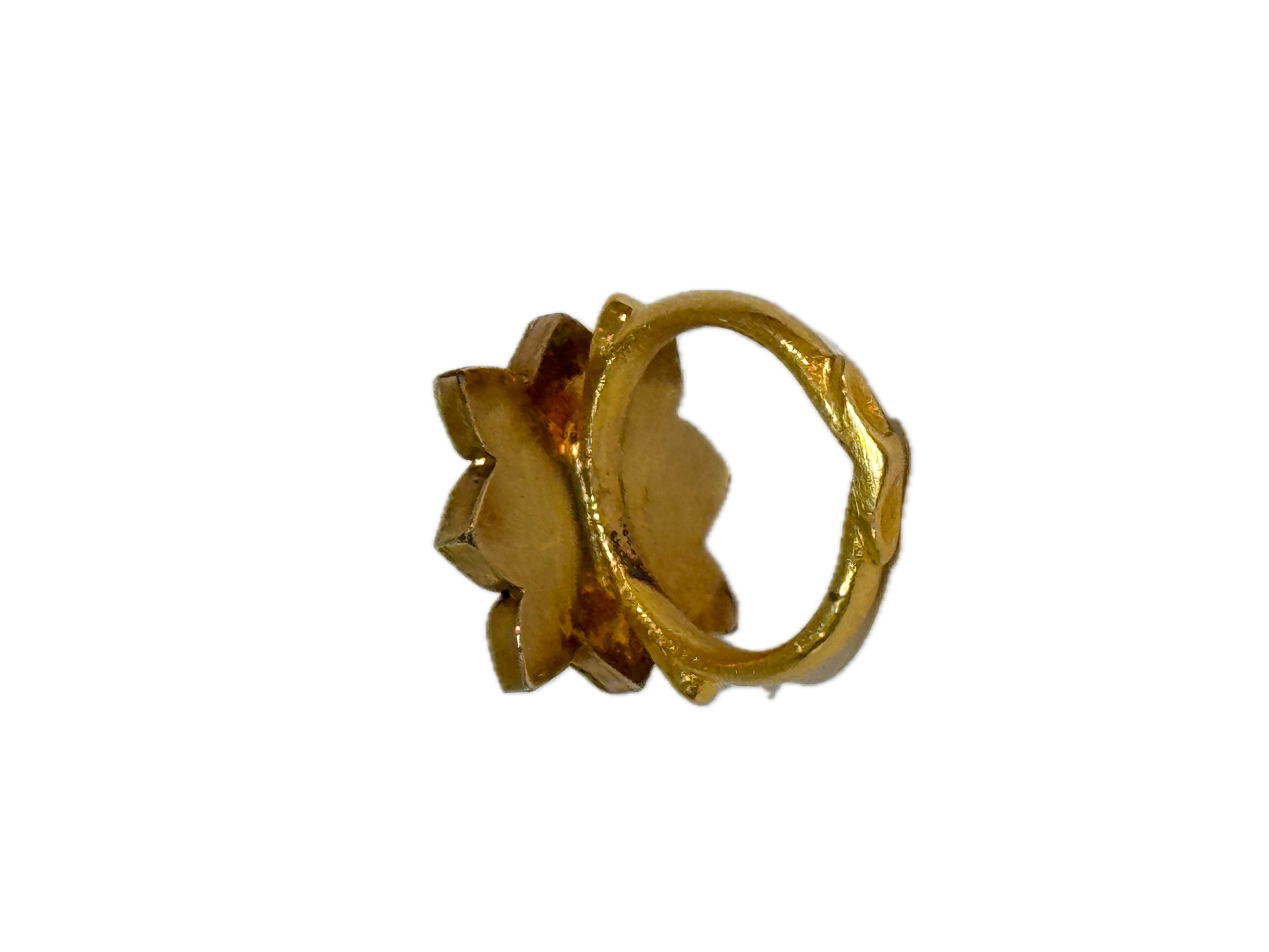 Gold & Diamond Vintage Flower Ring en vente 1