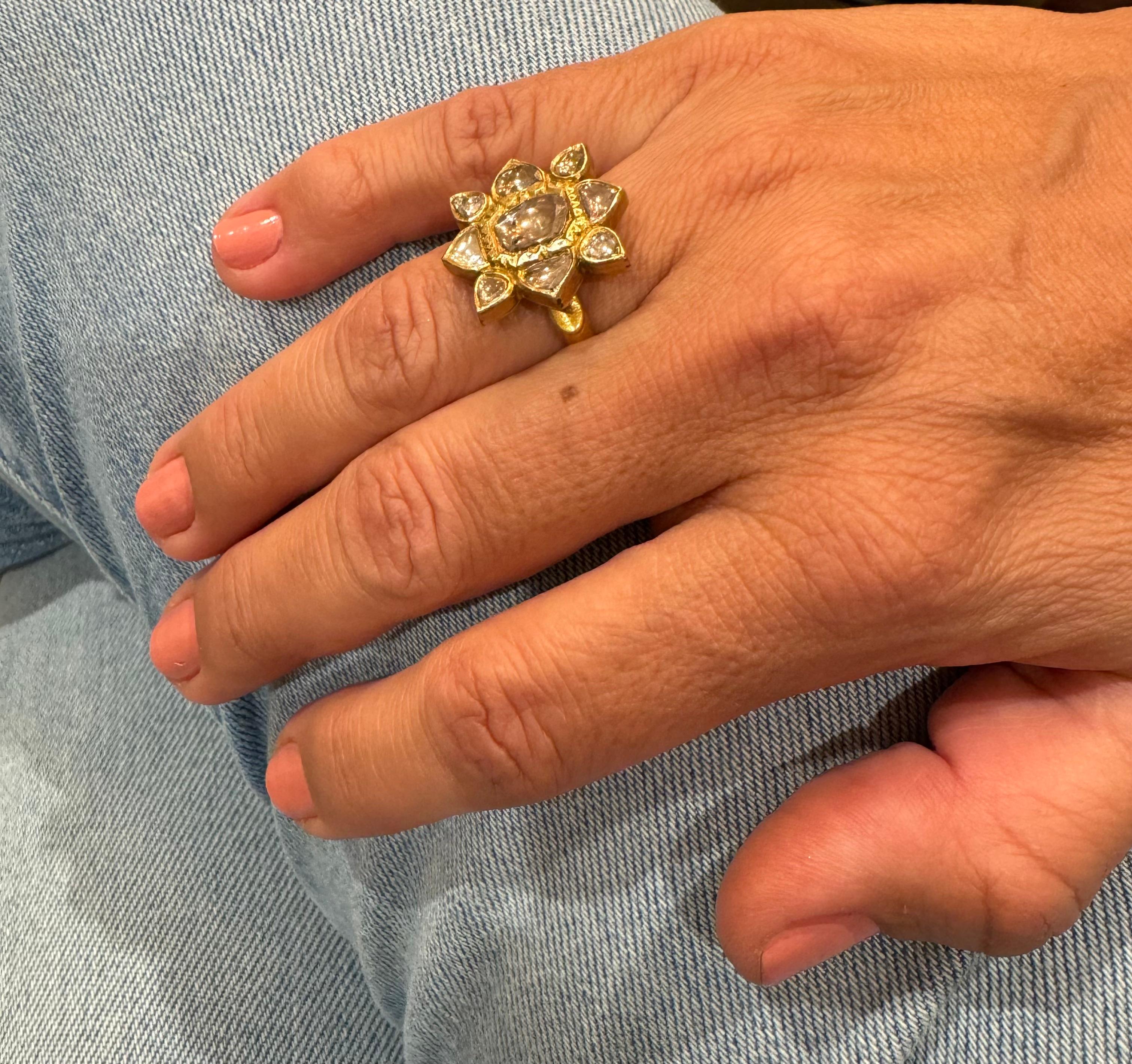 Gold & Diamond Vintage Flower Ring en vente 3