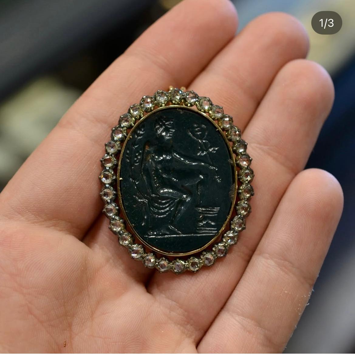 Femenino o masculino Colgante calcográfico de jaspe verde con diamantes de oro que representa a Mercurio Siglo XVII en venta