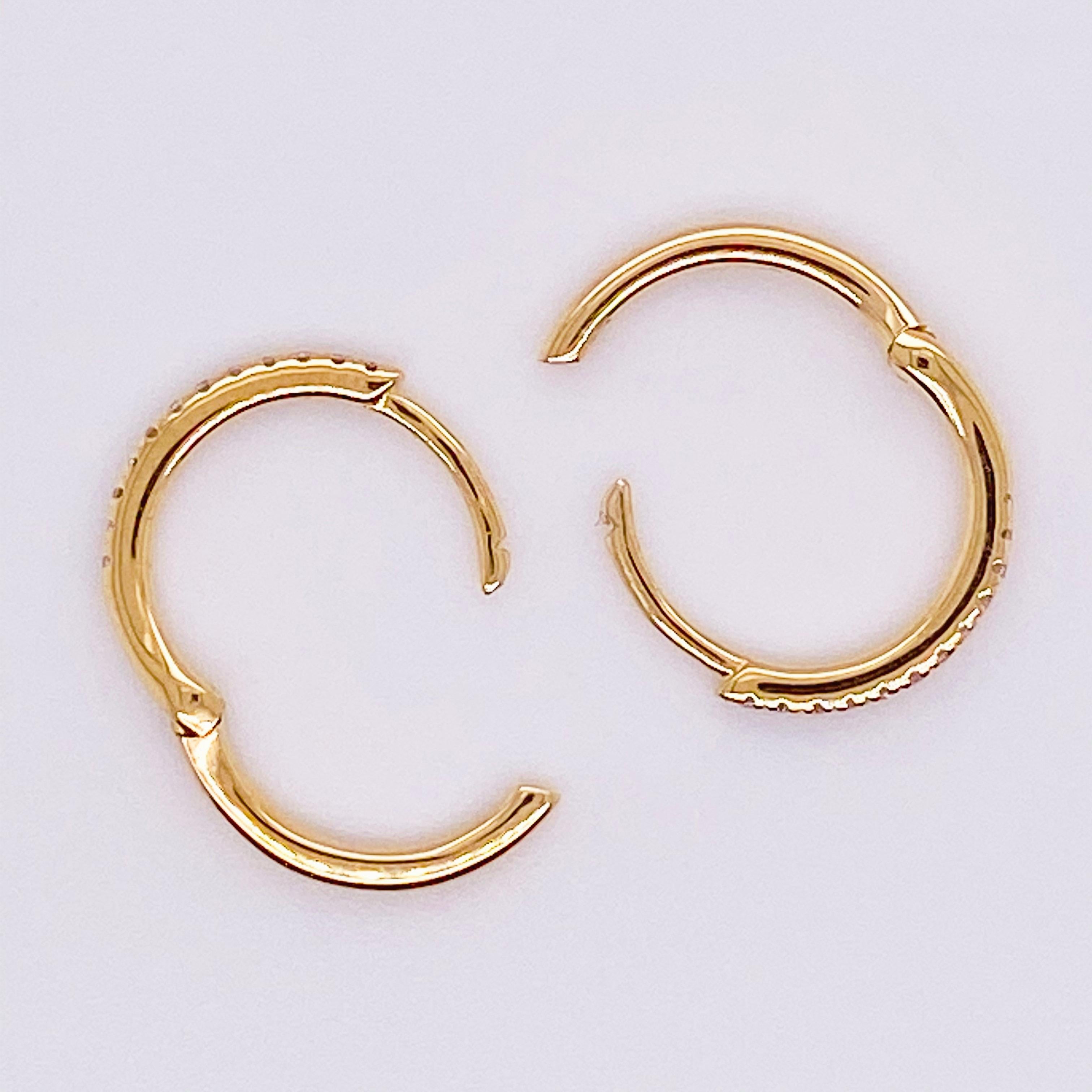 Gold Diamond Hoop Earrings, Gold 18 Karat, 18 Karat, .10 Carat Diamond Huggies In New Condition For Sale In Austin, TX