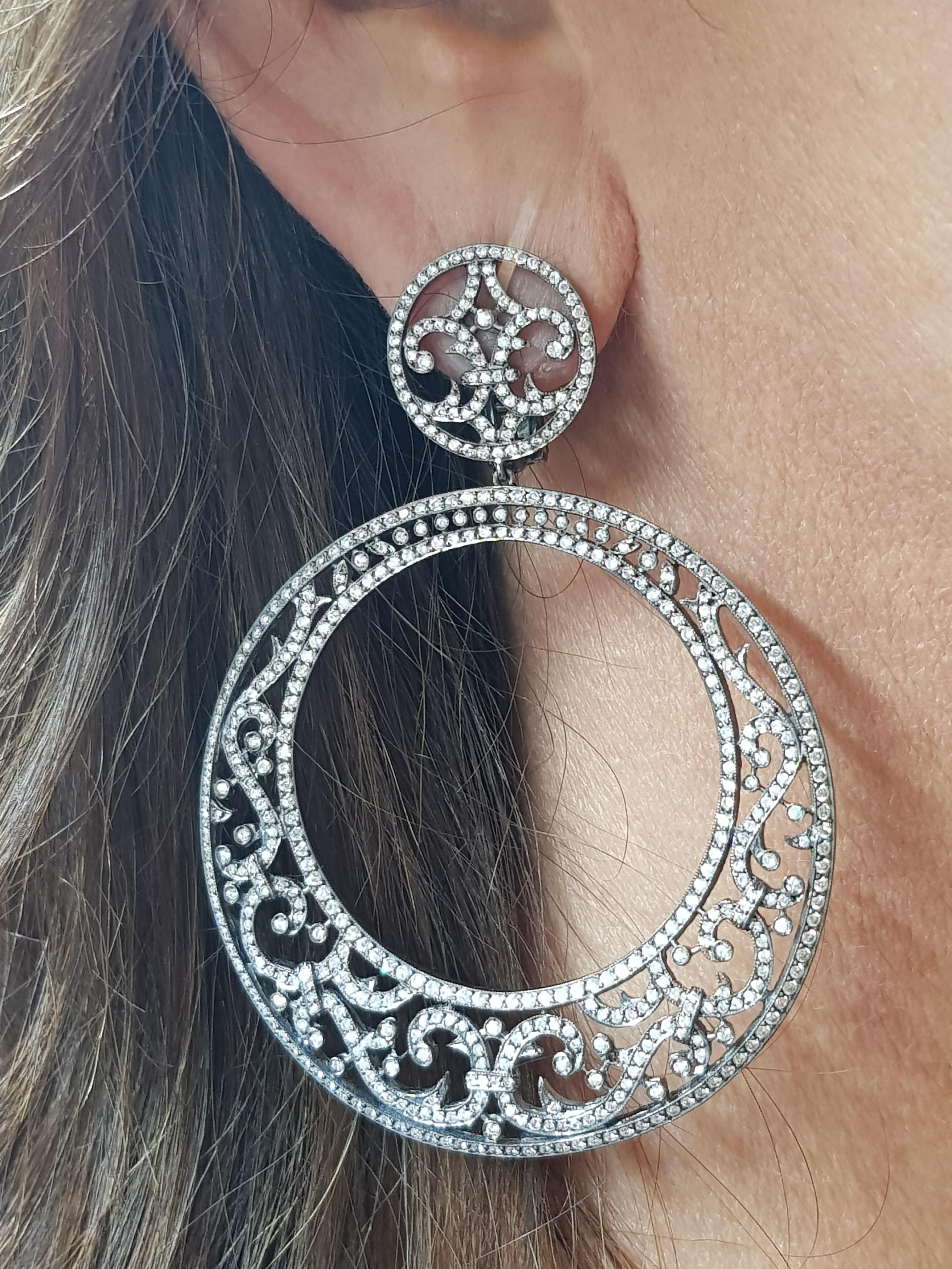 Round Cut Gold Diamond Lace Cocktail Earrings For Sale
