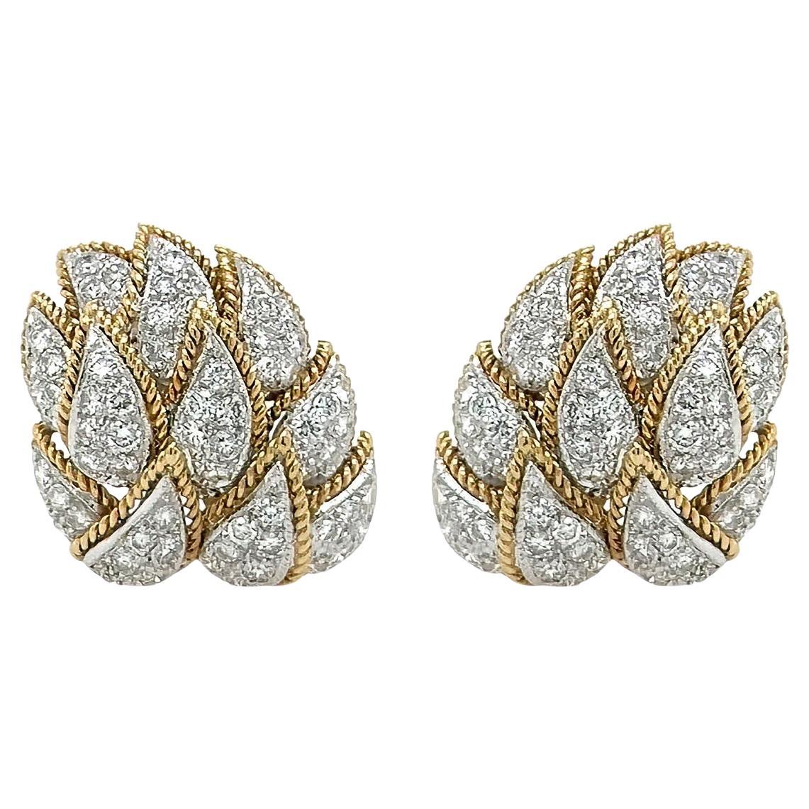 Gold Diamond Leaf Cluster Earrings in vendita