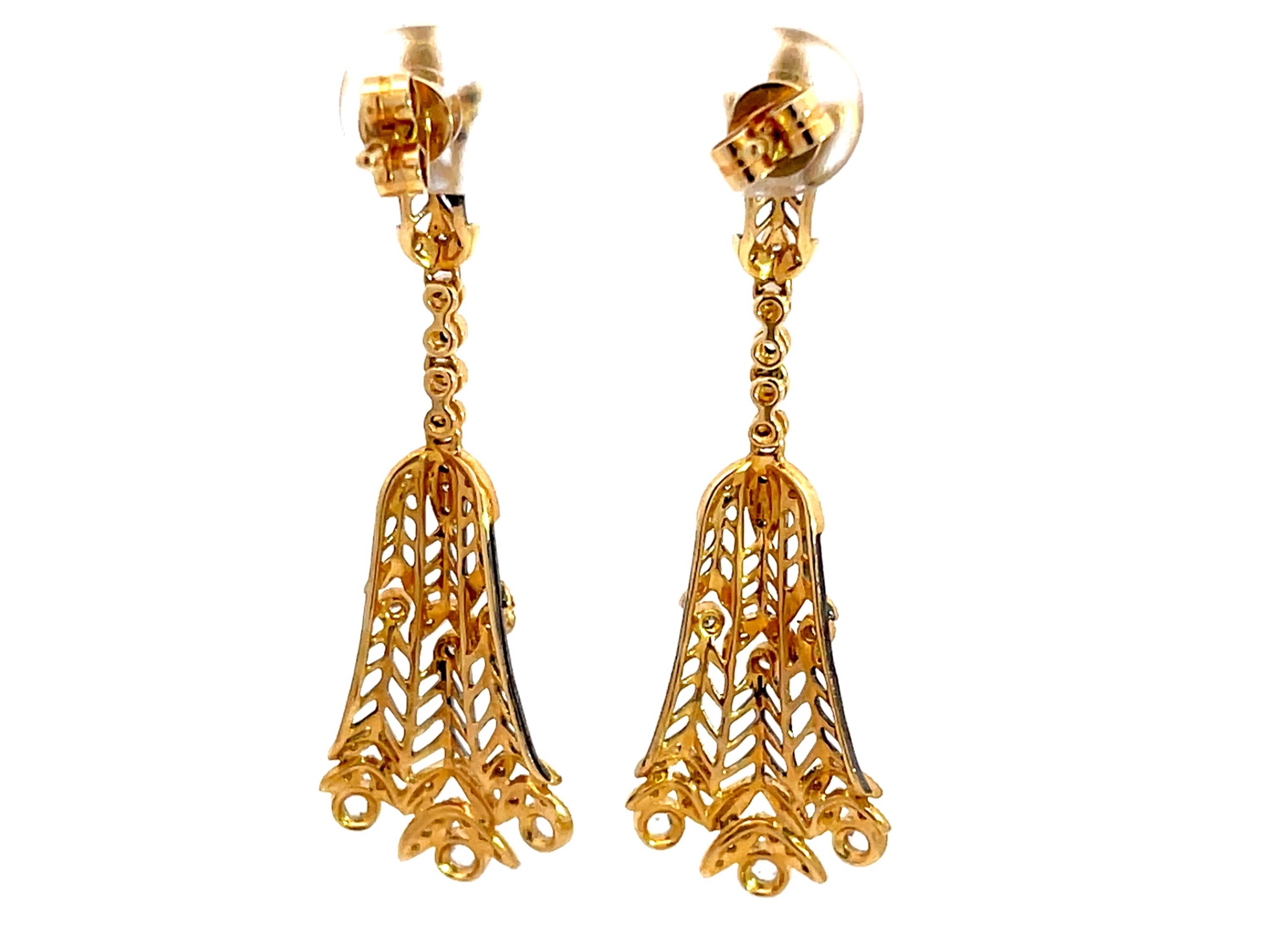 Colgante gota de loto con diamante de oro y cordón negro satinado en Excelente estado para la venta en Honolulu, HI