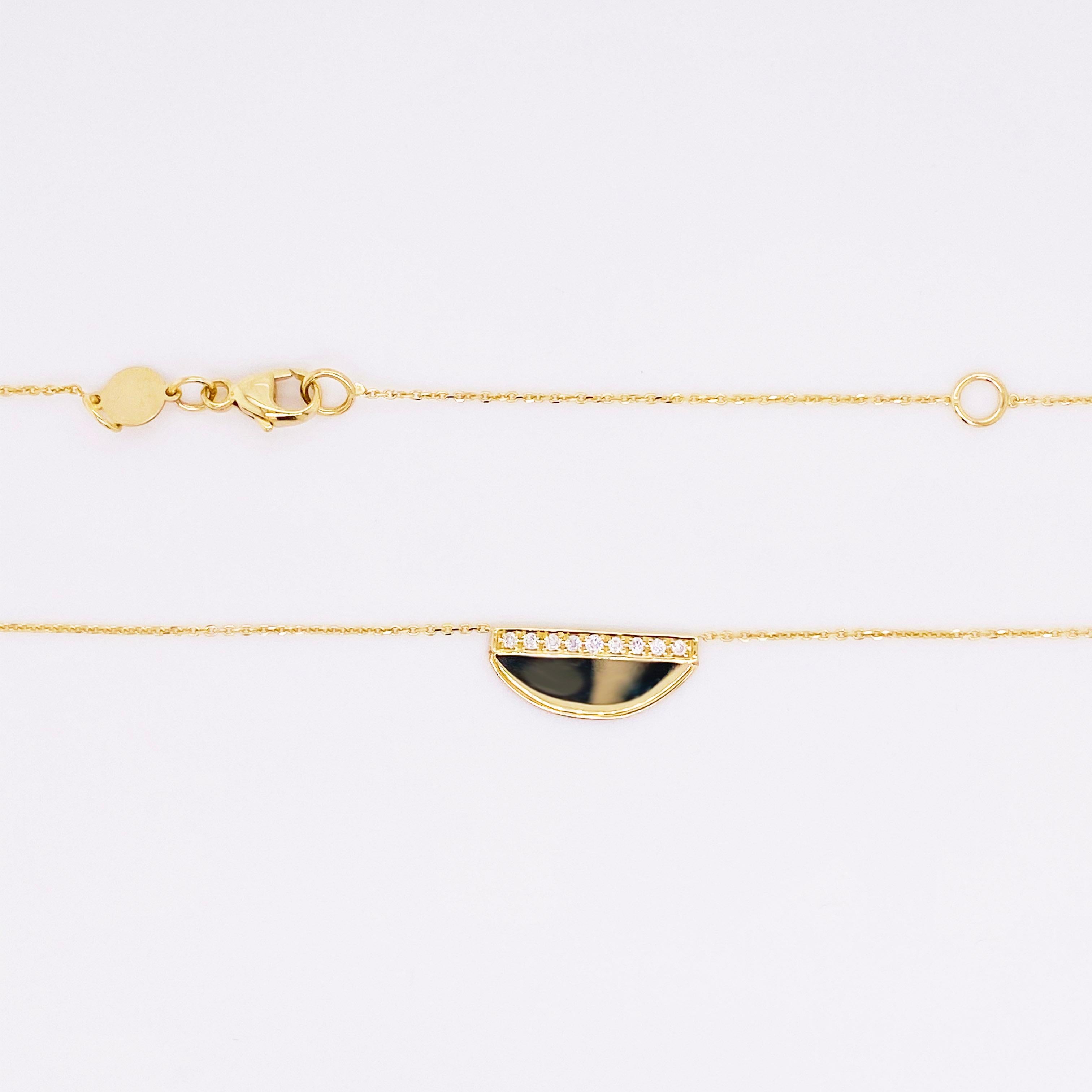 Gold-Diamant-Halskette, 14 Karat Gold-Halskette, halber Kreis, Halbmond, Anhänger (Moderne) im Angebot