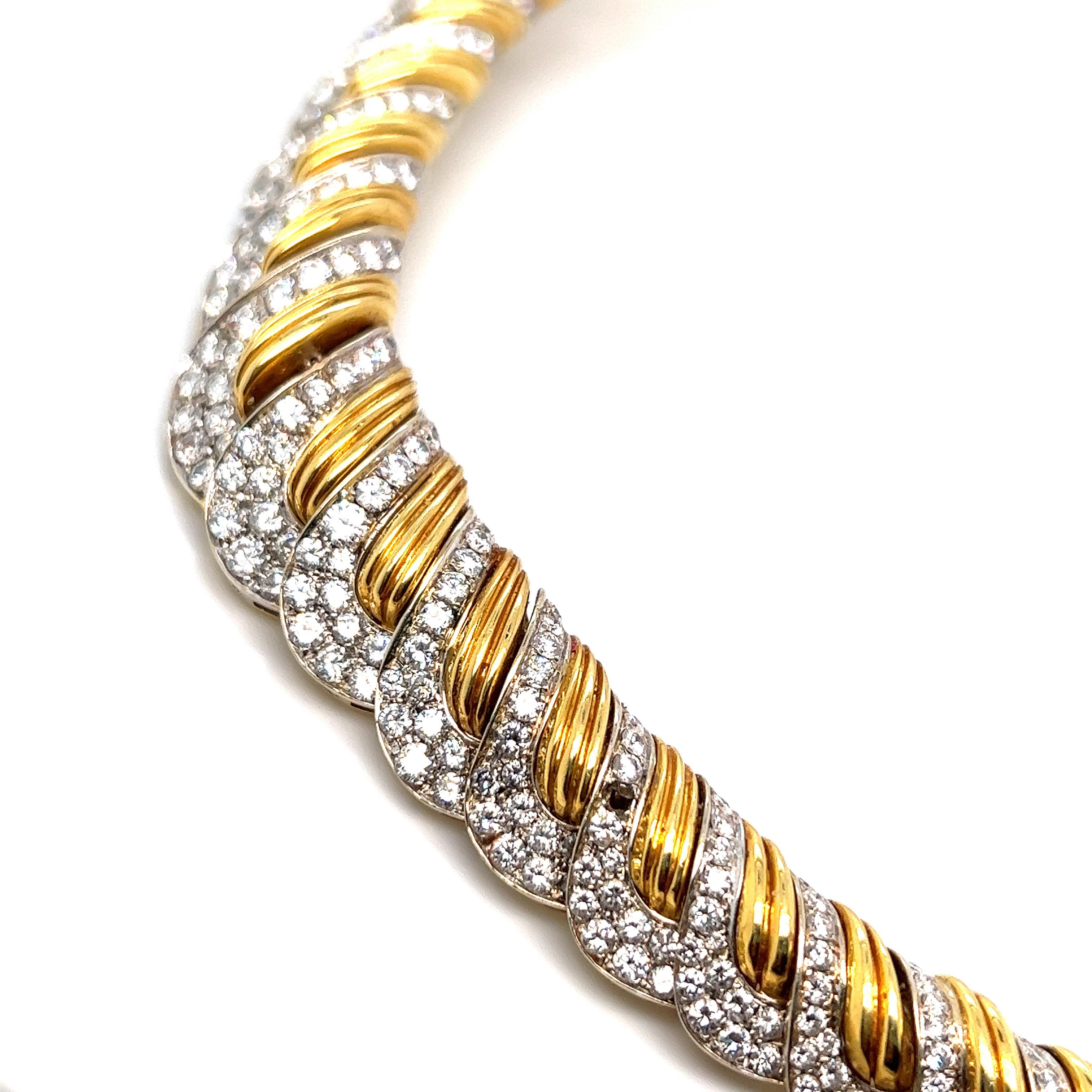 Gold Diamond Necklace  In Excellent Condition For Sale In New York, NY