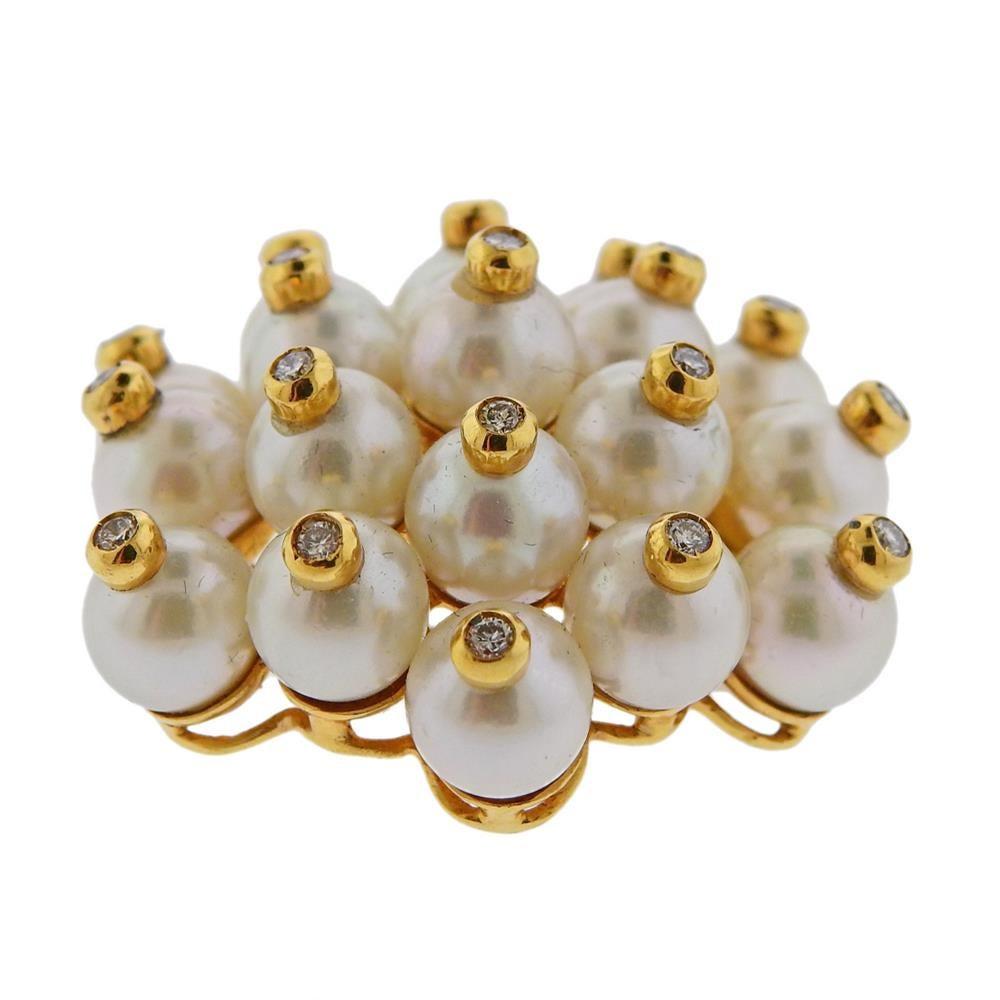 18k yelow gold brooch with 8mm pearls, each set with an approx. 0.03ct diamond in the center (approx. 0.57ctw total). Brooch measures 40mm in diameter. Marked 750 on stem - stem is bent and does not close properly, needs adjustment. Brooch weighs
