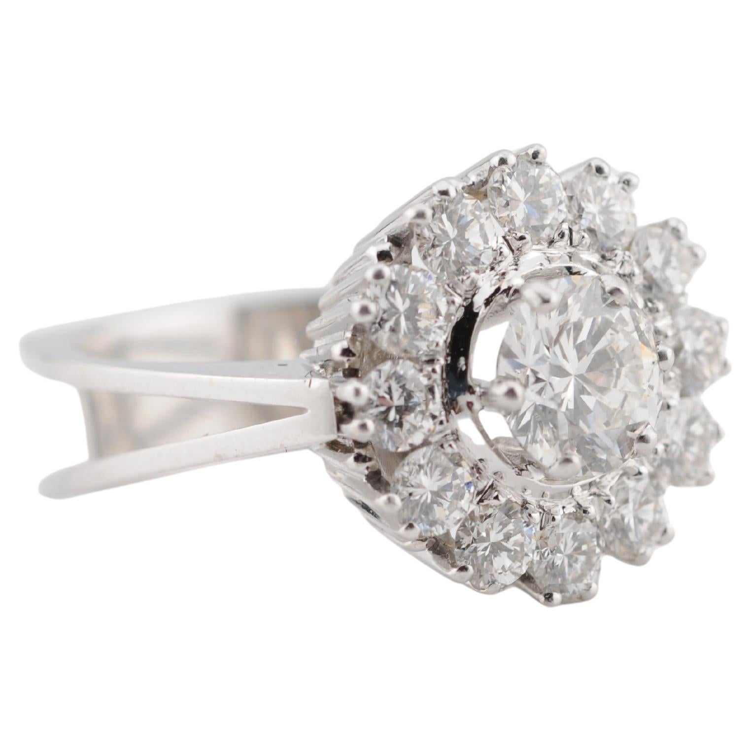 Gold Diamond Ring, 1.10 ct Center, 1.20 ct Side Stones For Sale