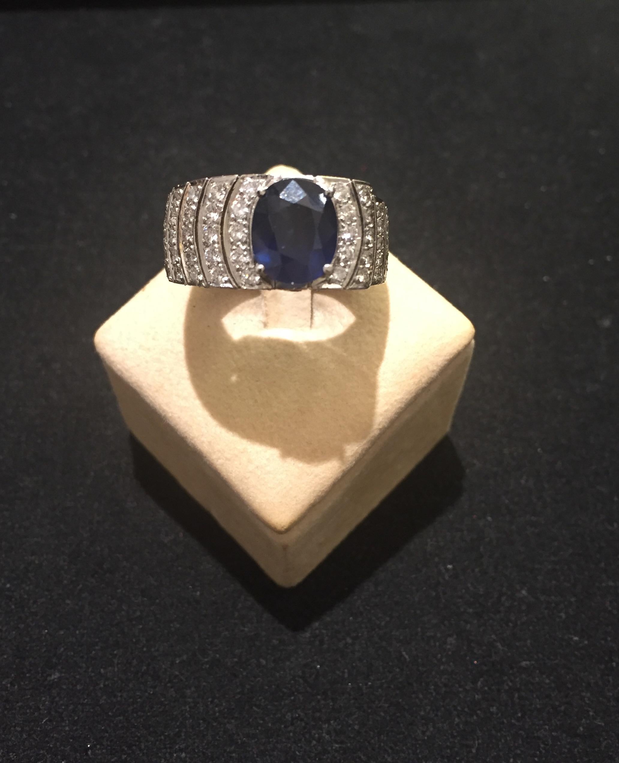 Retro 4.20 Oval Blue Sapphire and Diamonds White Gold 18 Karat Cocktail Ring For Sale
