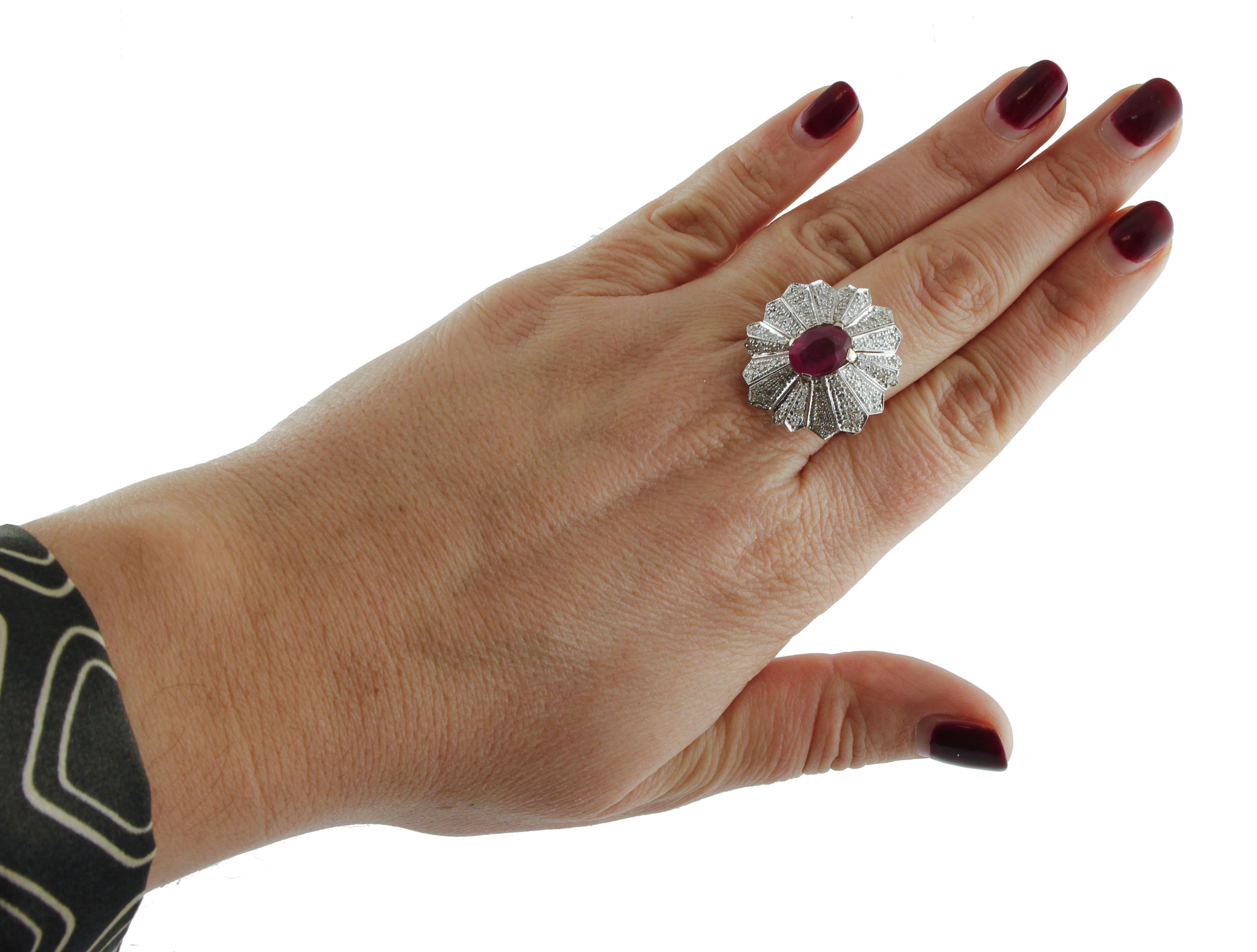  Gold Diamond Ruby Dome Ring In Good Condition In Marcianise, Marcianise (CE)