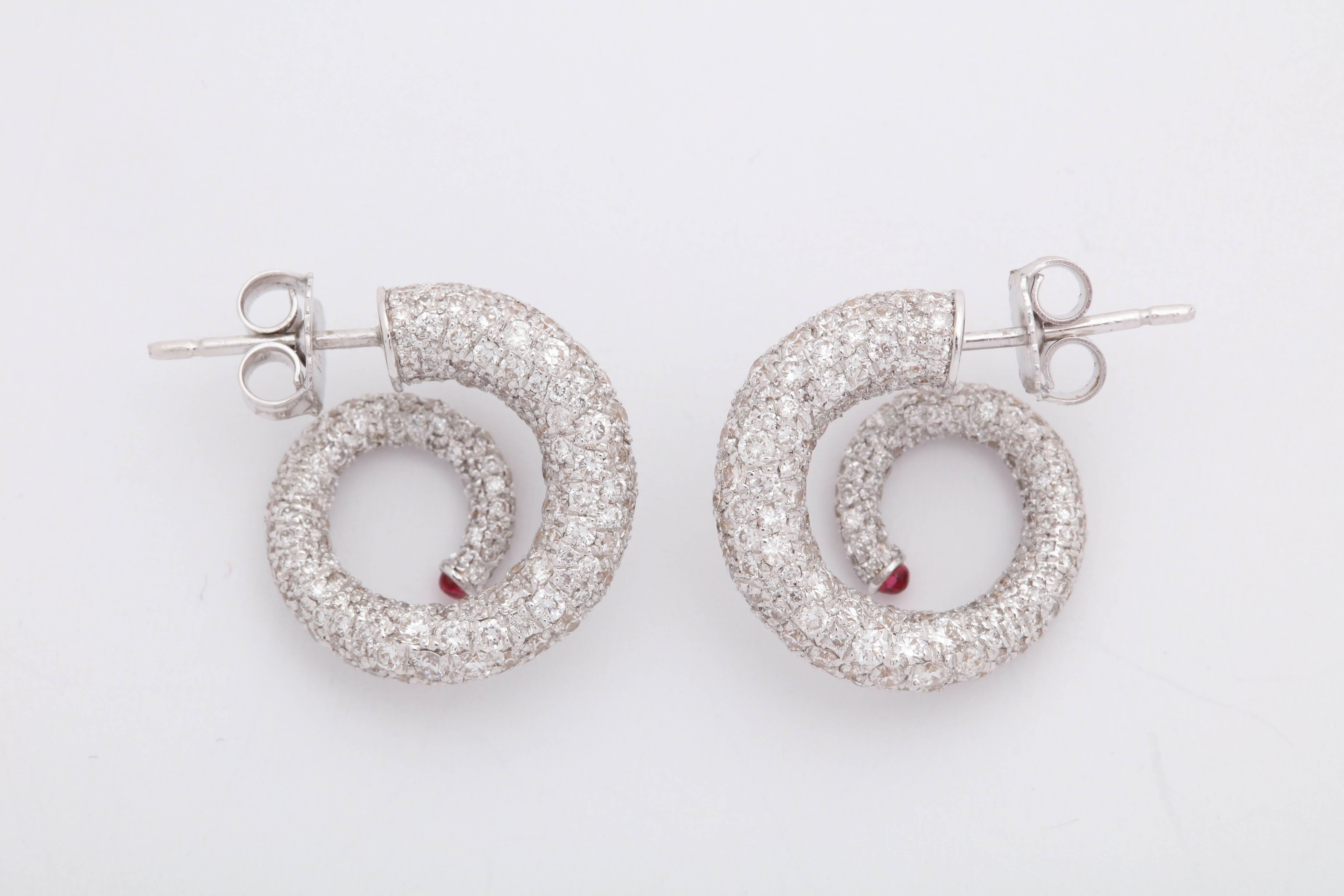 A pair of 18kt white gold and diamond horn earrings. The horns have a cabochon ruby set into each tip. There are approximately 4.58cts of diamonds.
Width: 1.00 inch