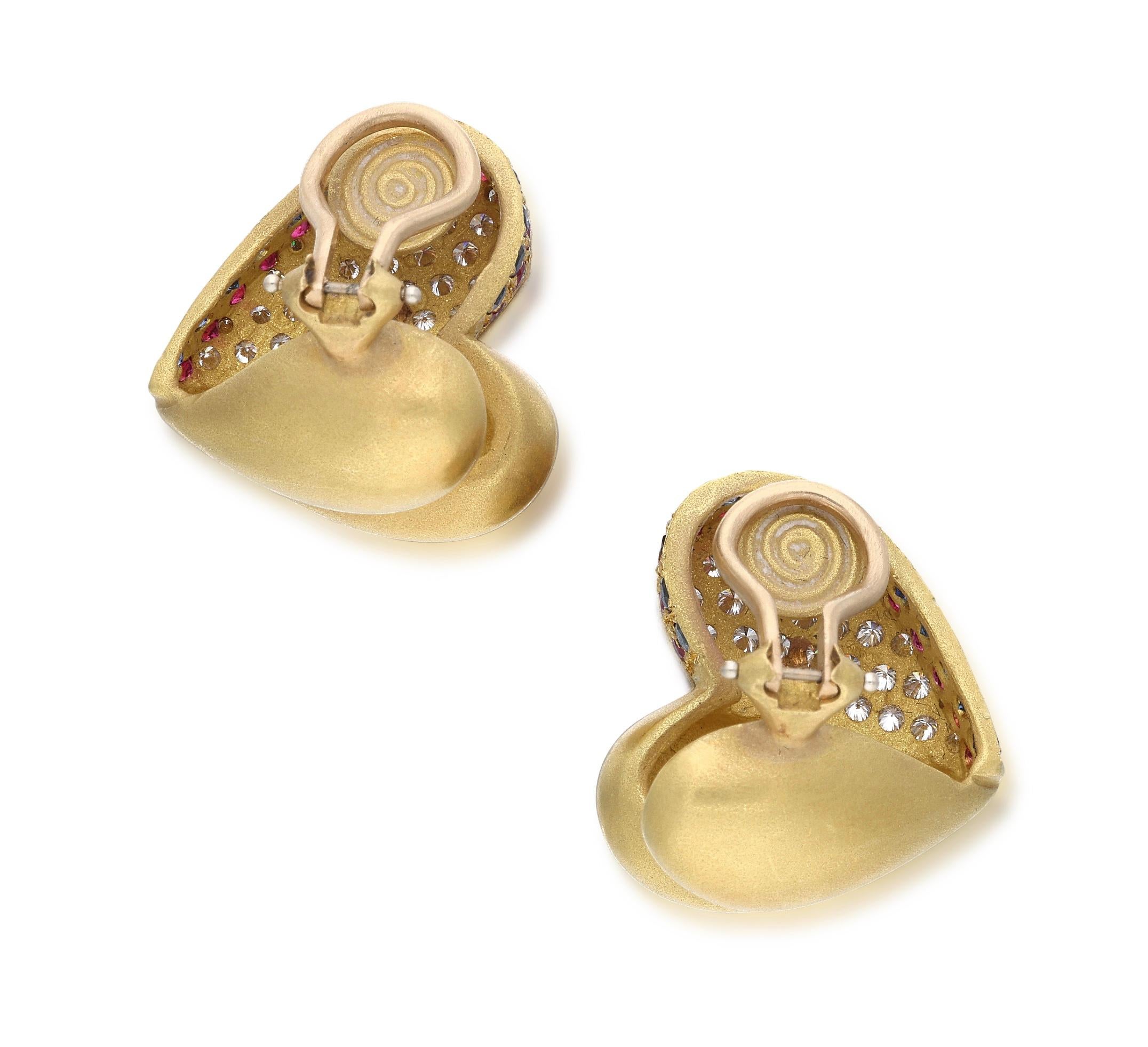 Clips d'oreilles en or, diamant, saphir et rubis en forme de cœur Pour femmes en vente