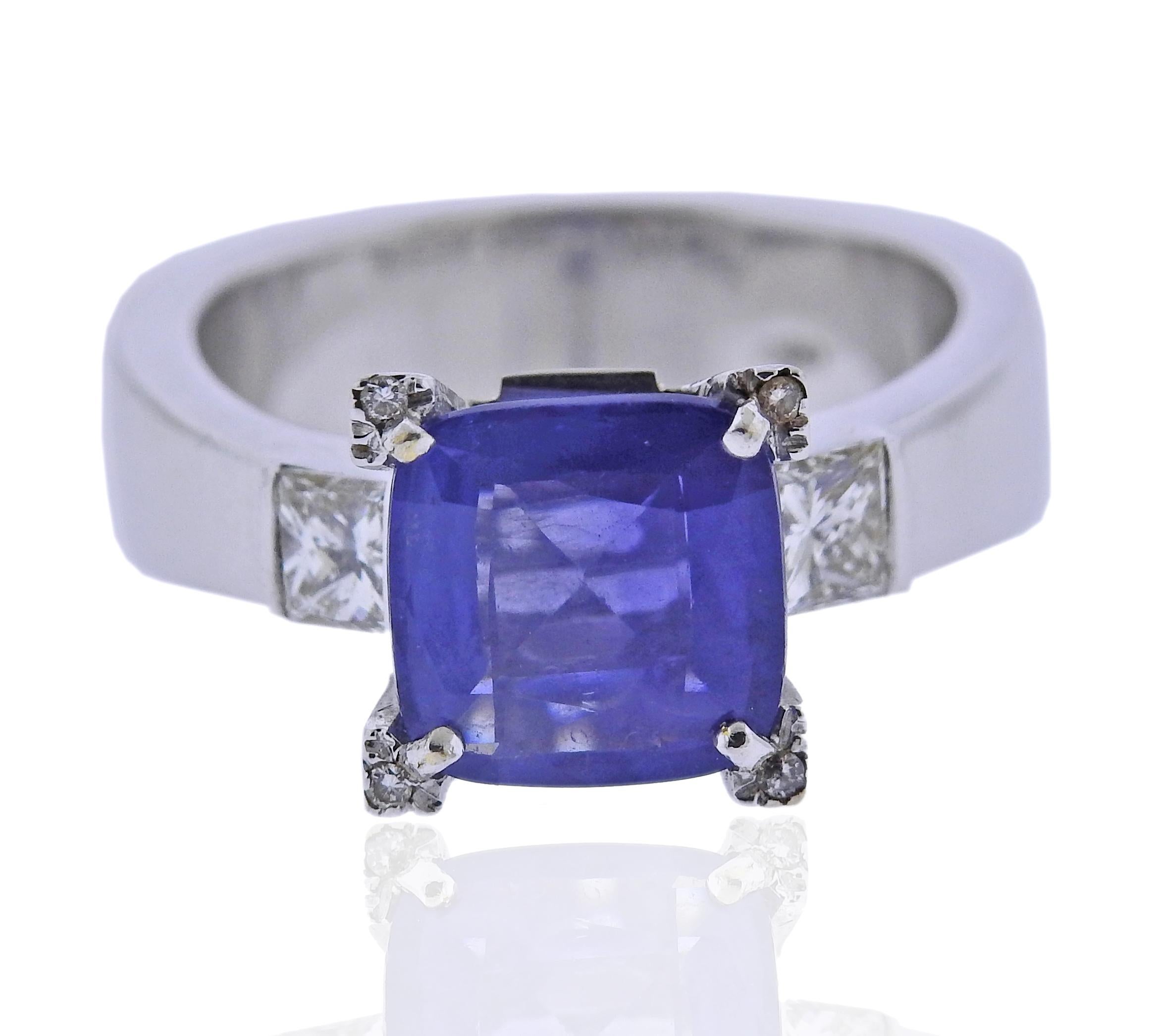 18k gold ring , with approx. 9 x 8.81mm sapphire and 0.44ctw in diamonds. Ring size 6.5 ( EU 54). Weight 10.6 grams. 