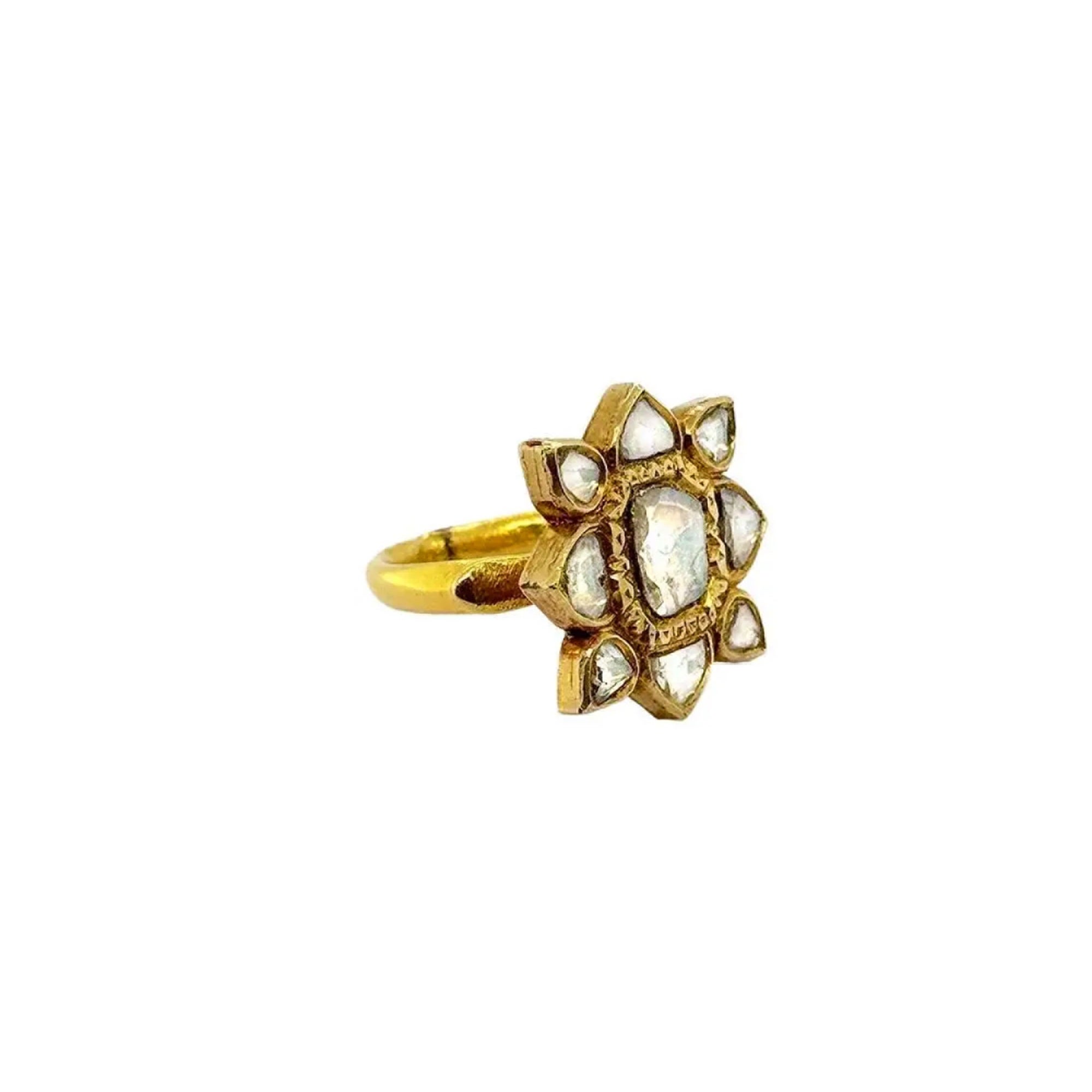 Gold
Diamond Vintage Flower Ring
