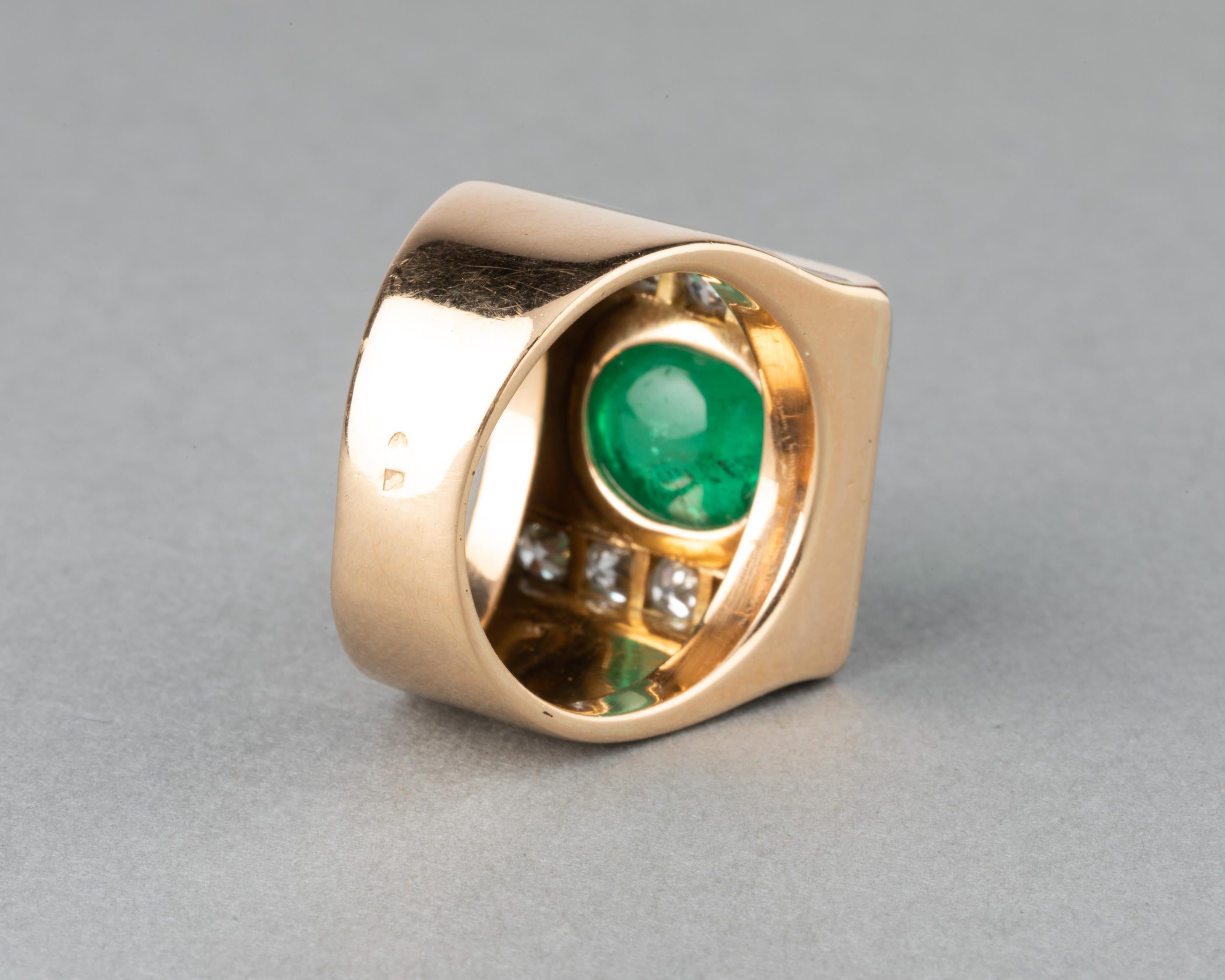 Gold Diamonds and 4 Carats Colombian Emerald French Tank Ring For Sale 2