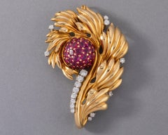 Gold Diamonds and 8 Carats Burmese Rubies 1940's Pendant