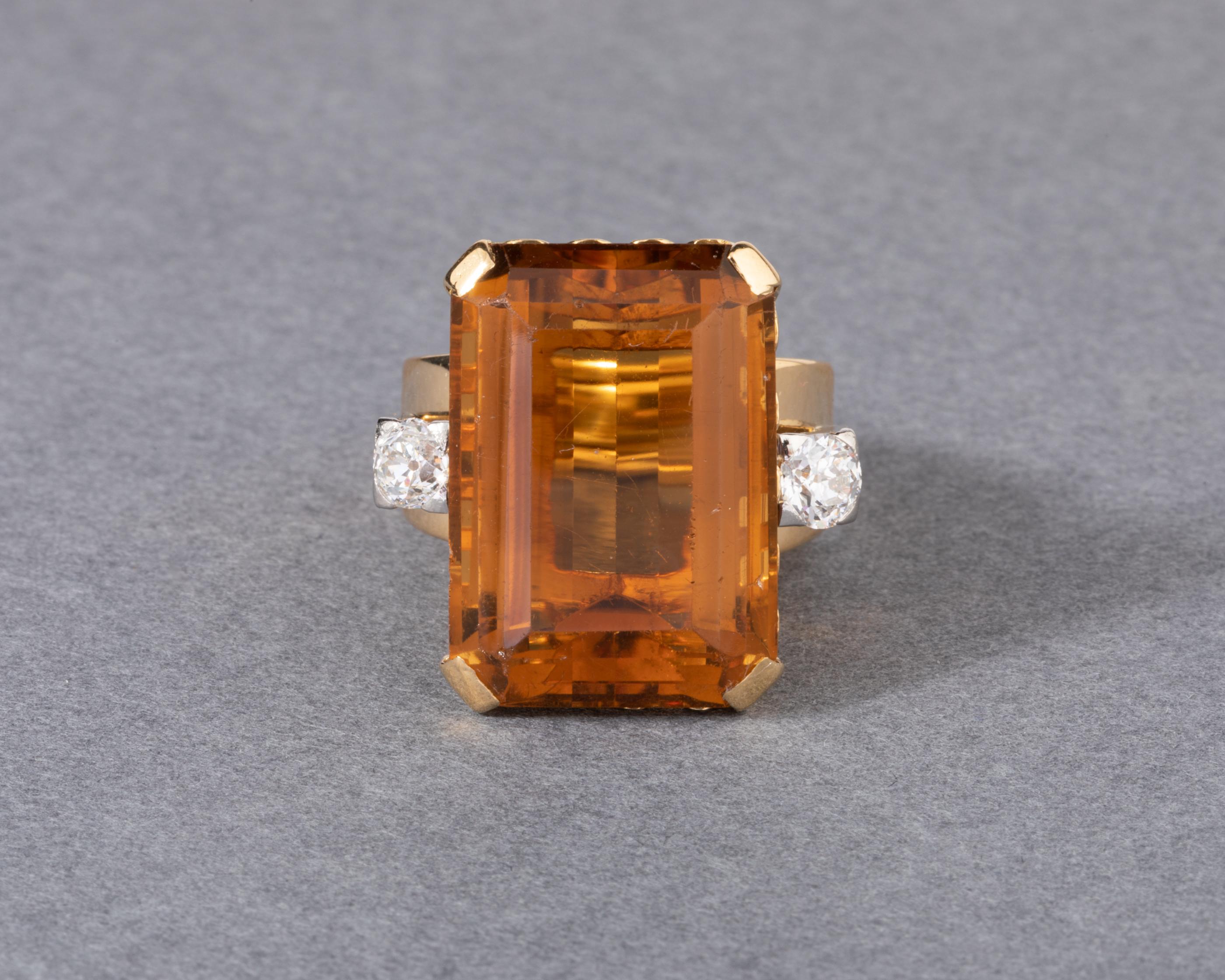 One lovely vintage ring, made in France circa 1955.
Made in yellow gold 18k (Owl Hallmark) and platinum (old man hallmark).
The citrine measures 20*14 mm, emerald cut.
The diamonds on the sides weights 0.20/0.25 each, round old cut.
Ring size is 52