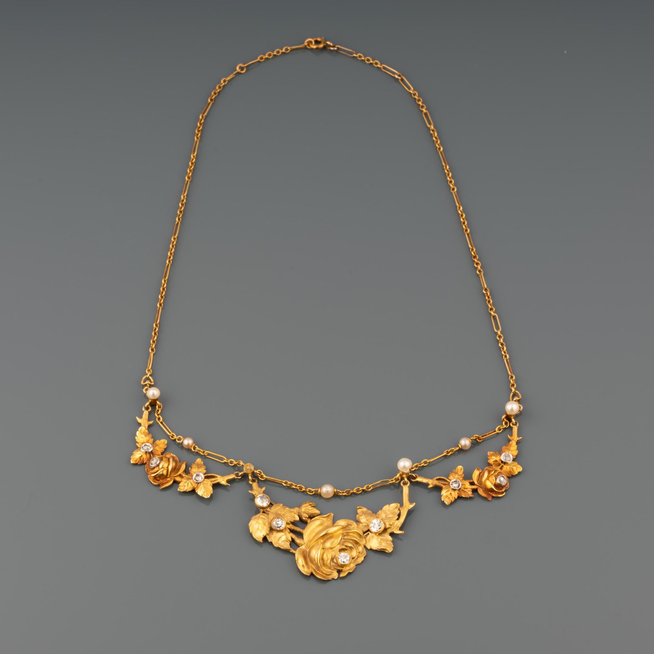 A very beautiful antique necklace, made in France circa 1890.Belle Epoque / Art Nouveau era.

Made in yellow gold 18k and set with diamonds and natural pearls.

The flowers part measures 13cm. The length of necklace is 42 cm.

Weight: 18.90 grams.

