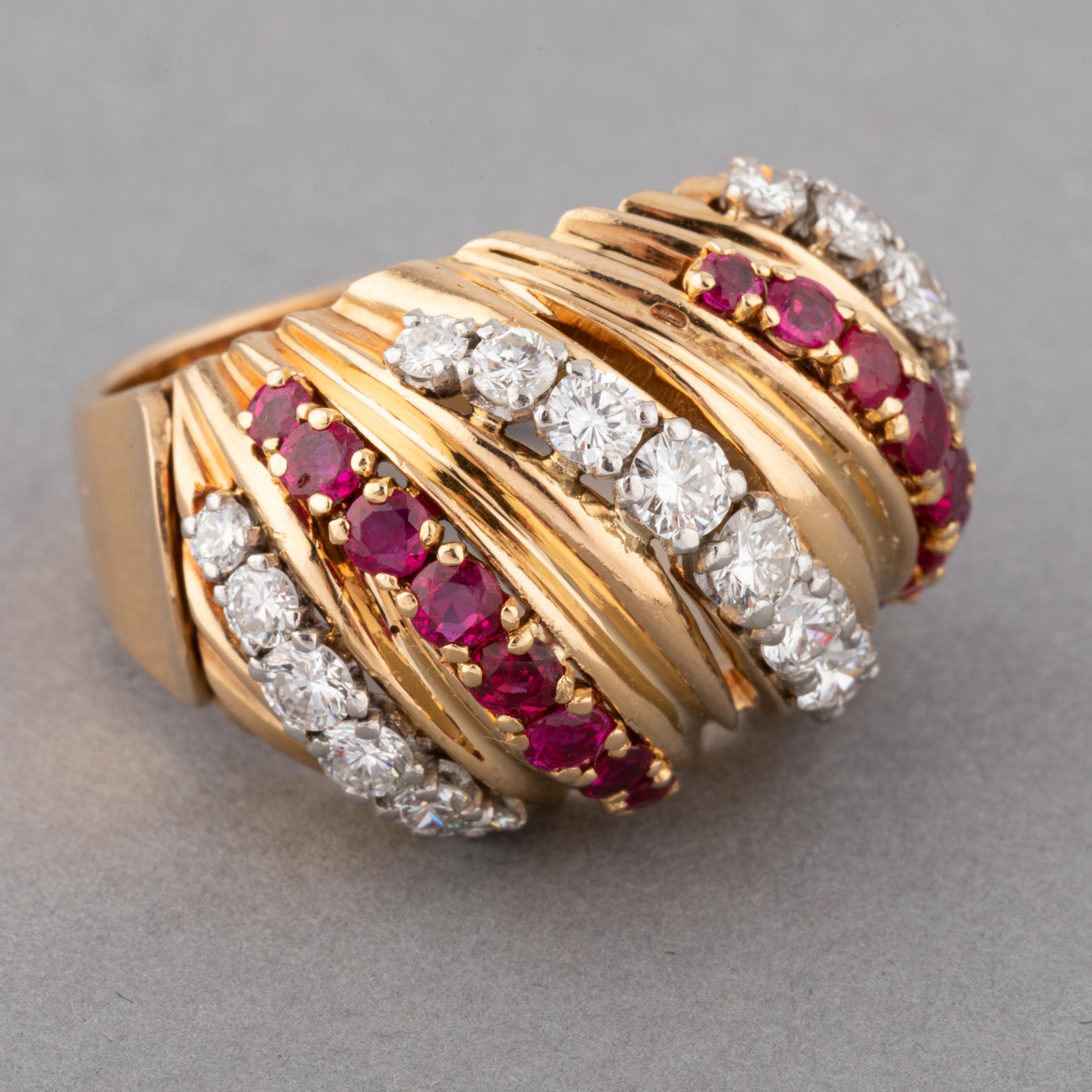Gold Diamonds and Rubies French Vintage Ring In Good Condition For Sale In Saint-Ouen, FR