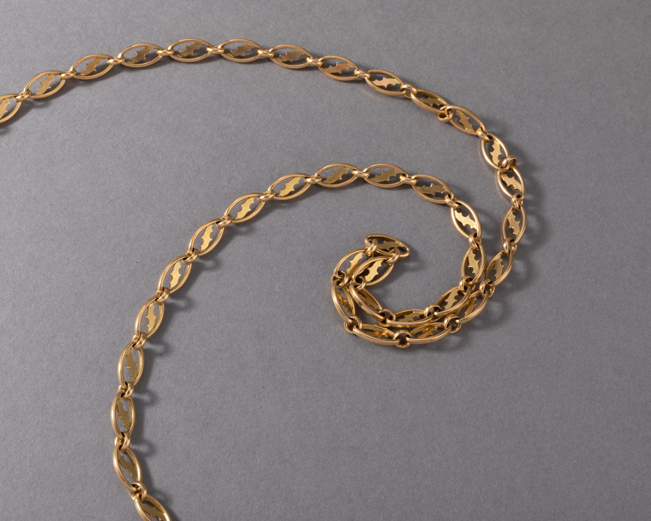 Gold Diamonds and Sapphire Vintage Chain Necklace  For Sale 2
