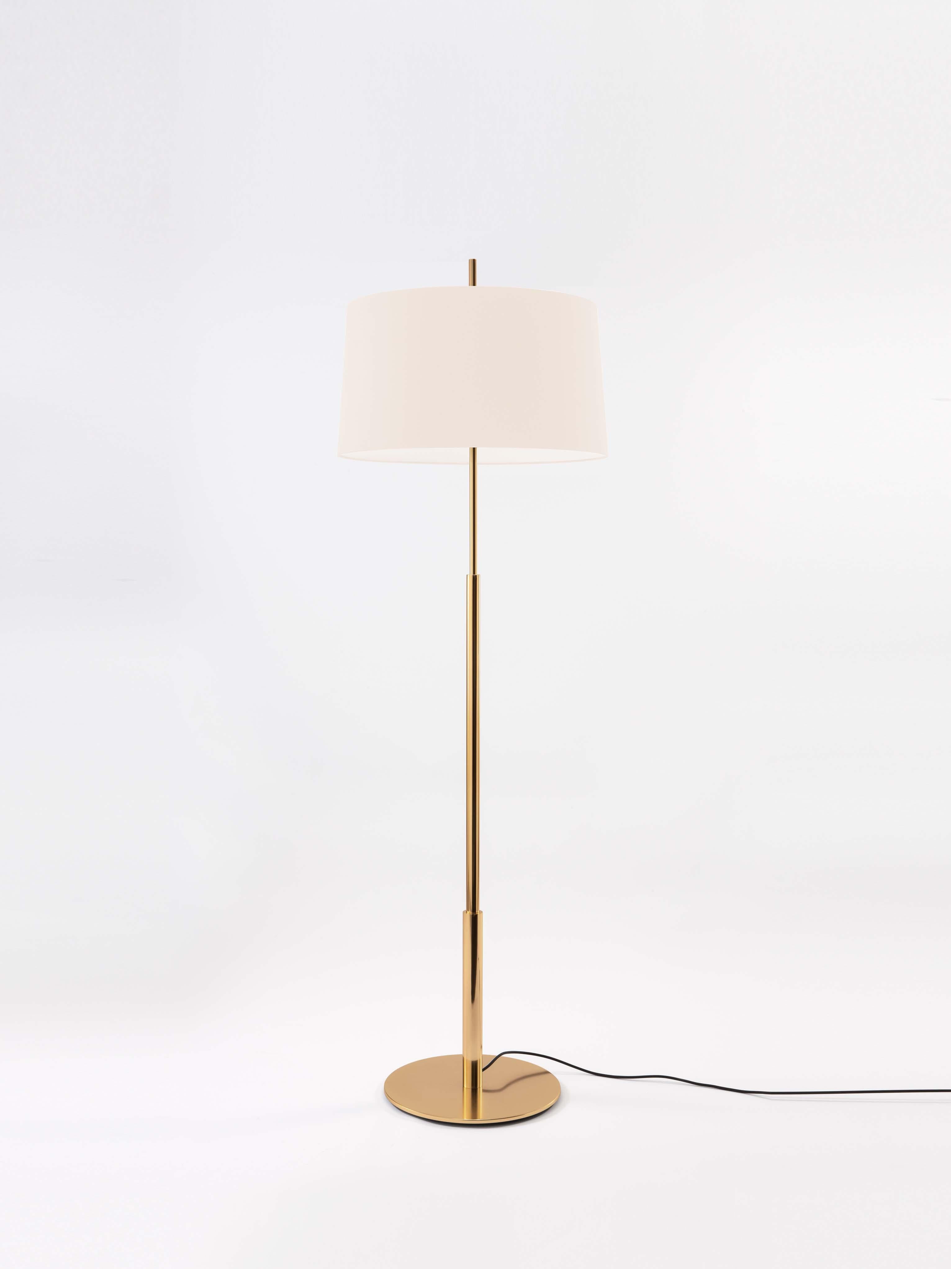 Gold Diana floor lamp by Federico Correa, Alfonso Milá, Miguel Milá
Dimensions: D 58 x H 183 cm
Materials: Metal, linen.
Available in nickel or gold and in black or white shade.

In keeping with the calling of its creators, the Diana lamp has a