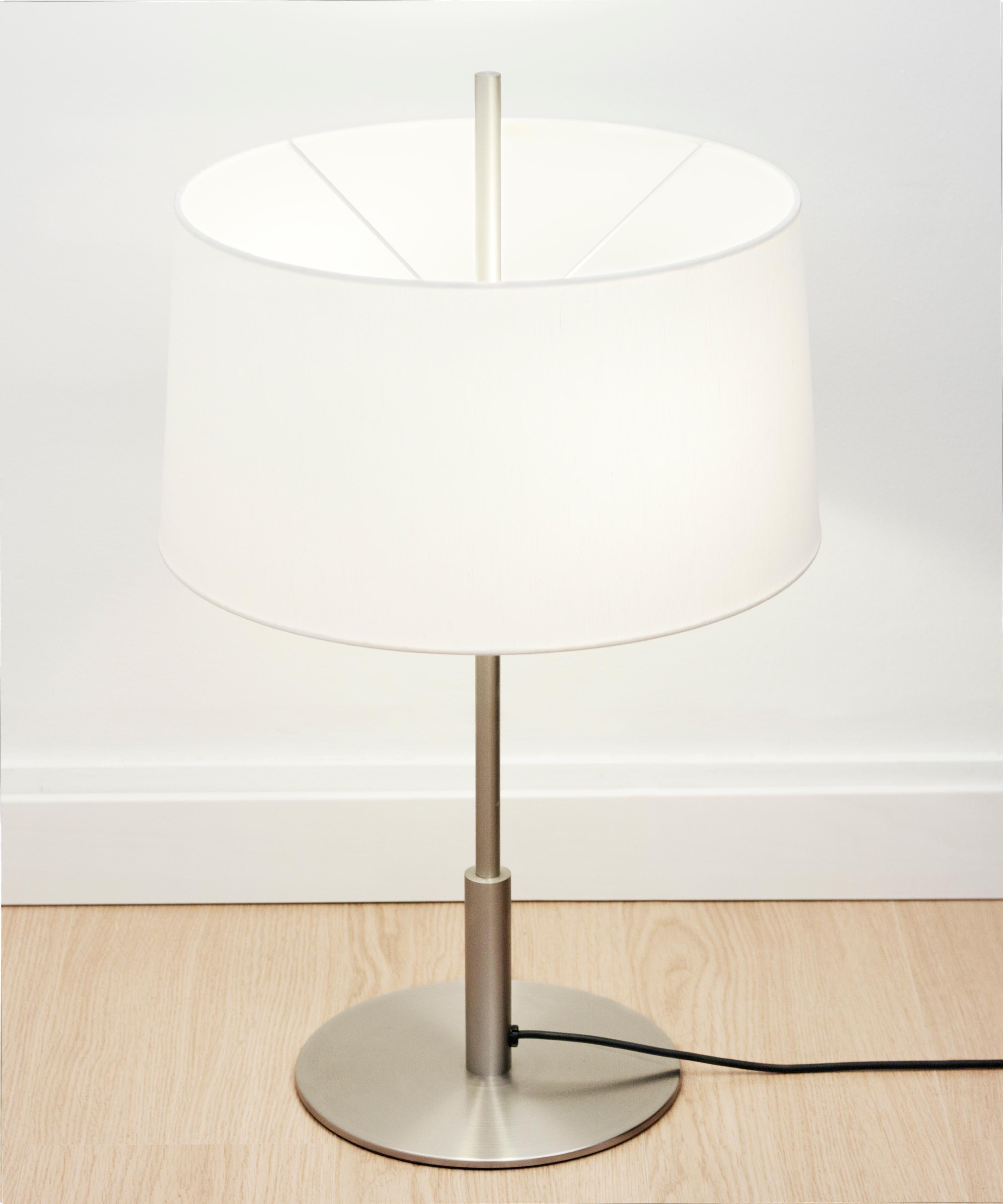 Lámpara de mesa Diana dorada by Federico Correa, Alfonso Milá, Miguel Milá Español en venta