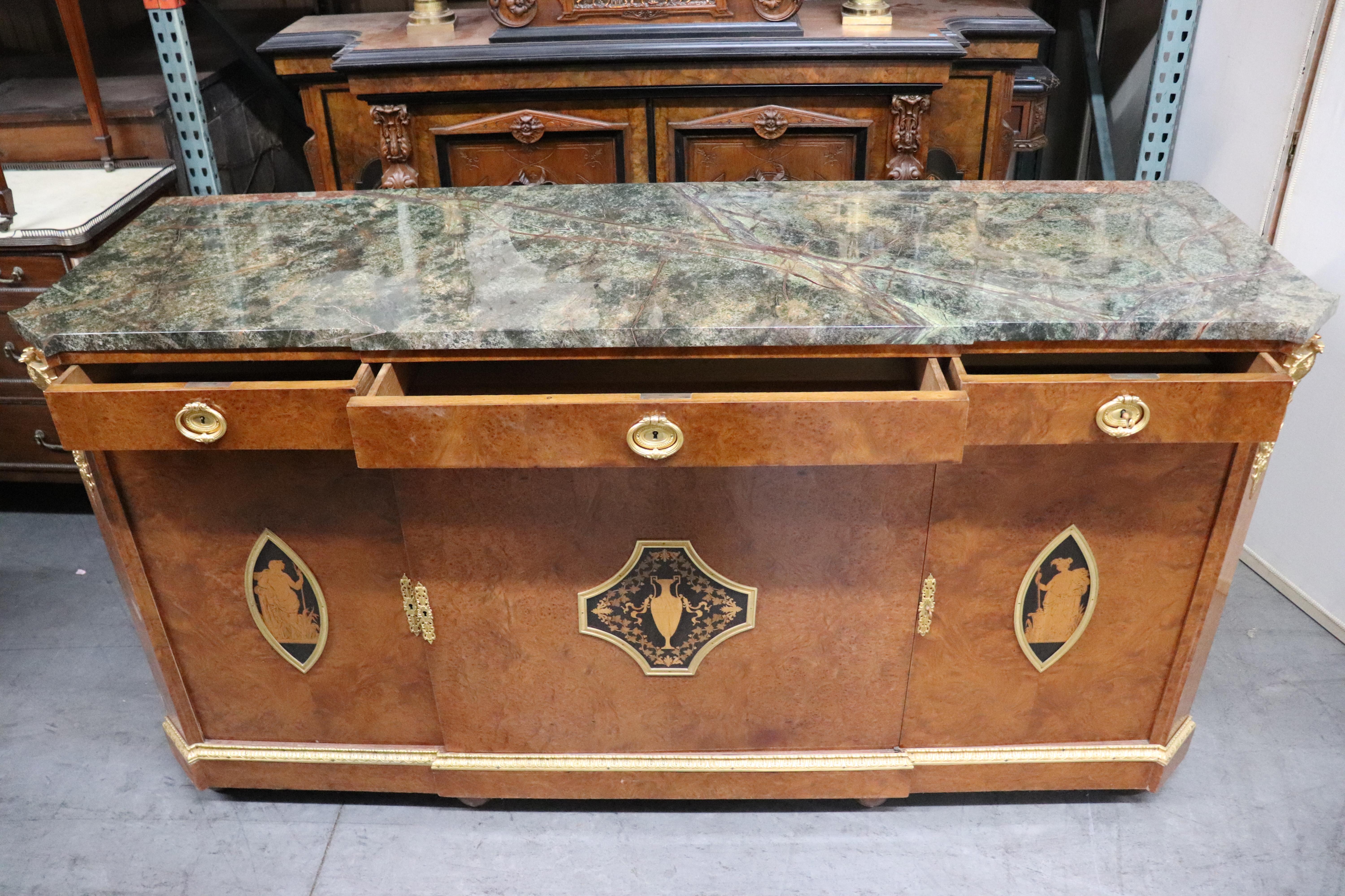 Buffet Francés con Espejo y Tapa de Mármol Verde Maison Forest en Bronce Dorado en venta 5