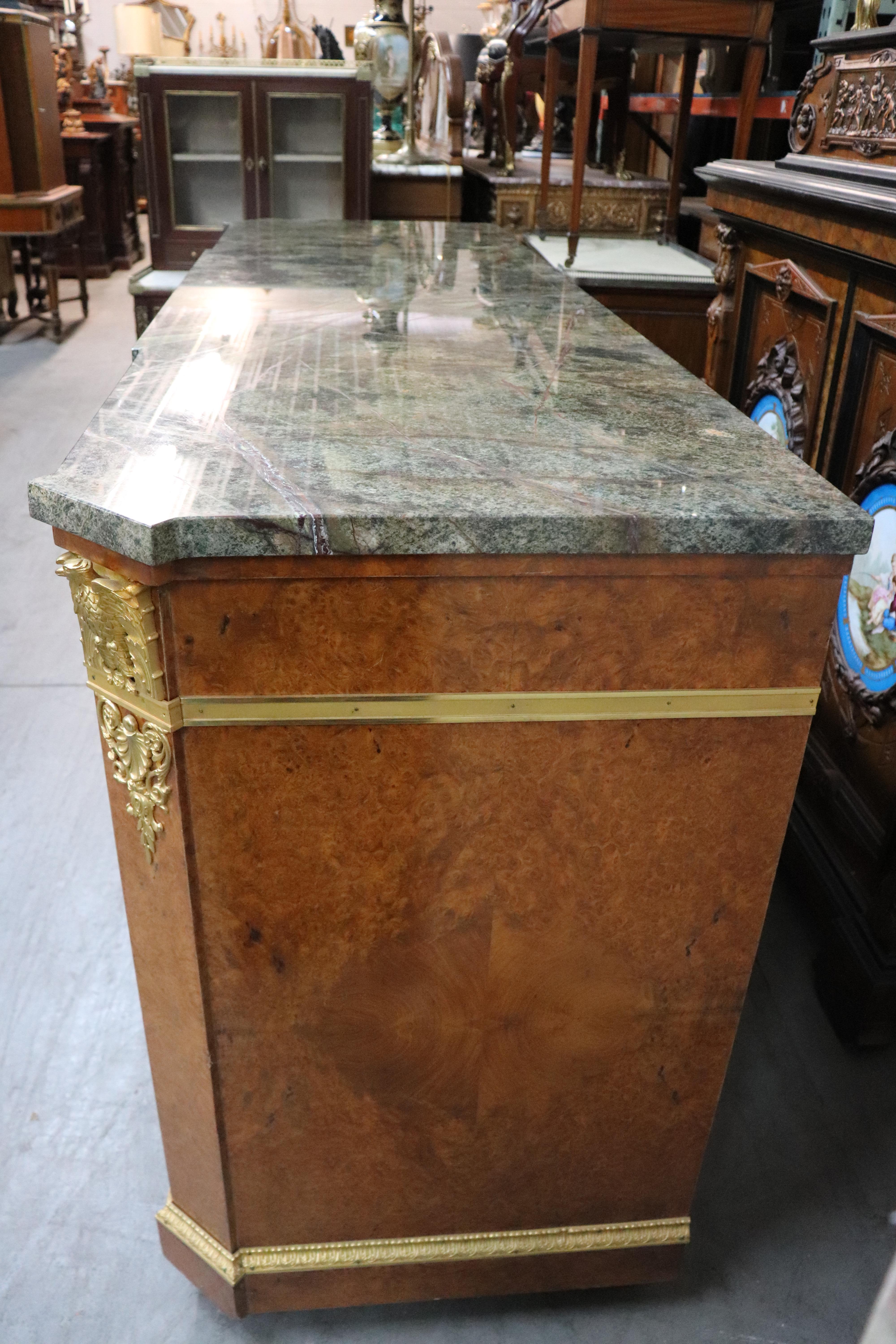 Buffet Francés con Espejo y Tapa de Mármol Verde Maison Forest en Bronce Dorado en venta 6