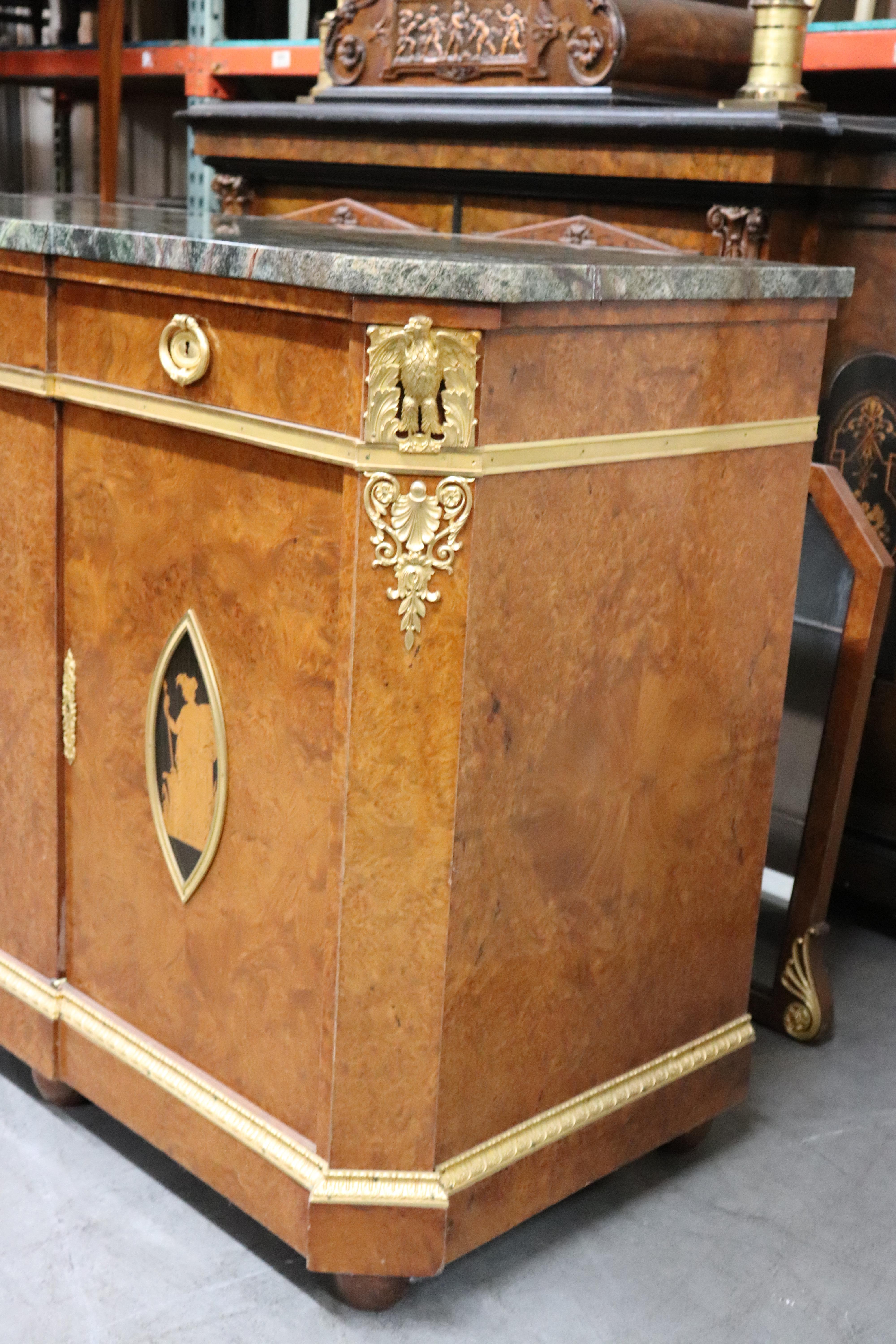 Buffet Francés con Espejo y Tapa de Mármol Verde Maison Forest en Bronce Dorado principios del siglo XX en venta