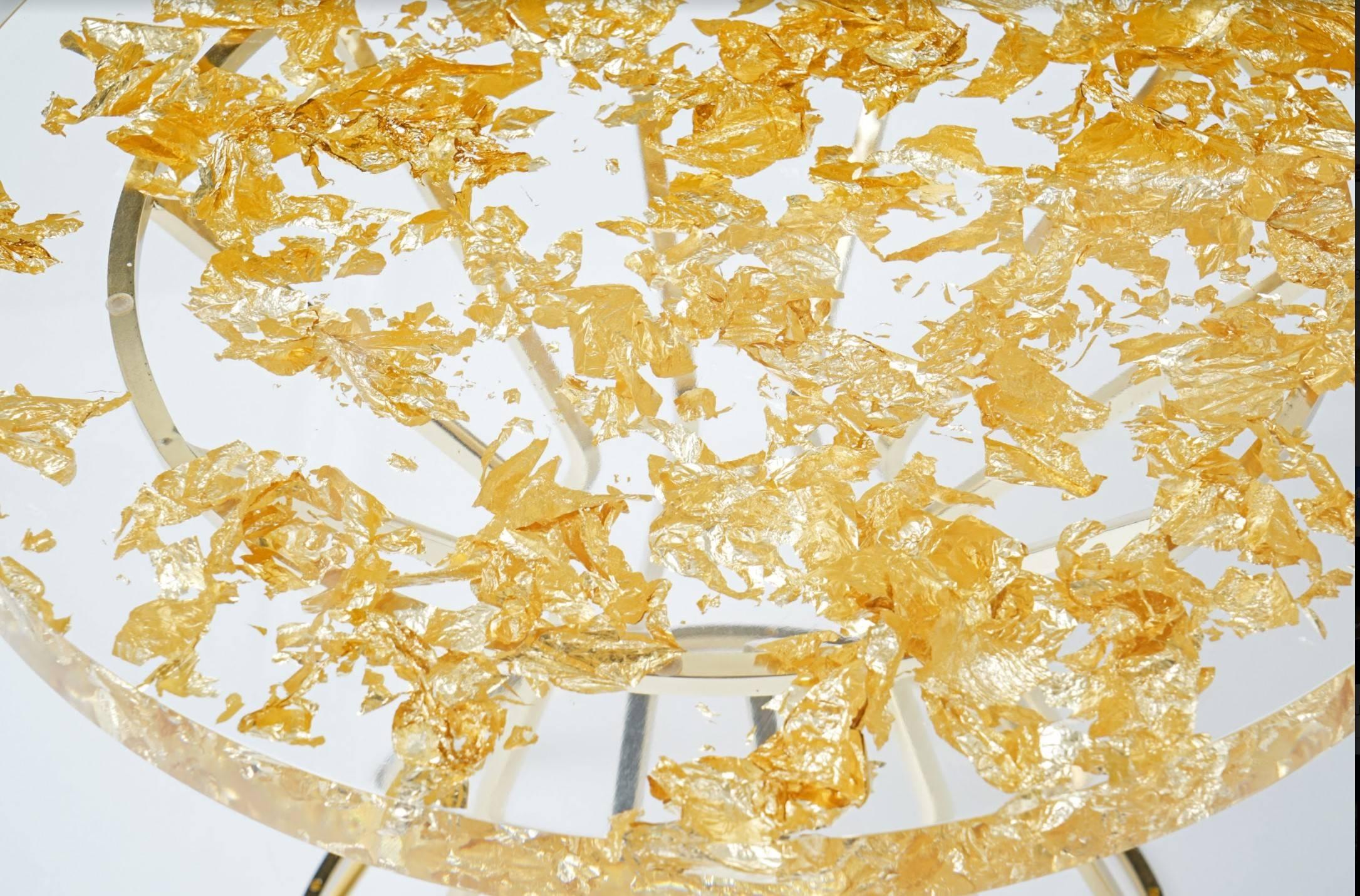 Portray luxury and sprinkle some gold dust throughout your space with the Altin Coffee Table. This piece is a great modern addition to your living room, den or even office! With real gold flakes embedded in our high quality resin you can glitz and