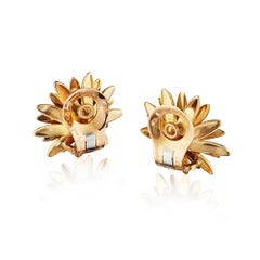 Van Cleef & Arpels Gold Daisy Ear Clips circa 1950 Paris, Péry et Fils
