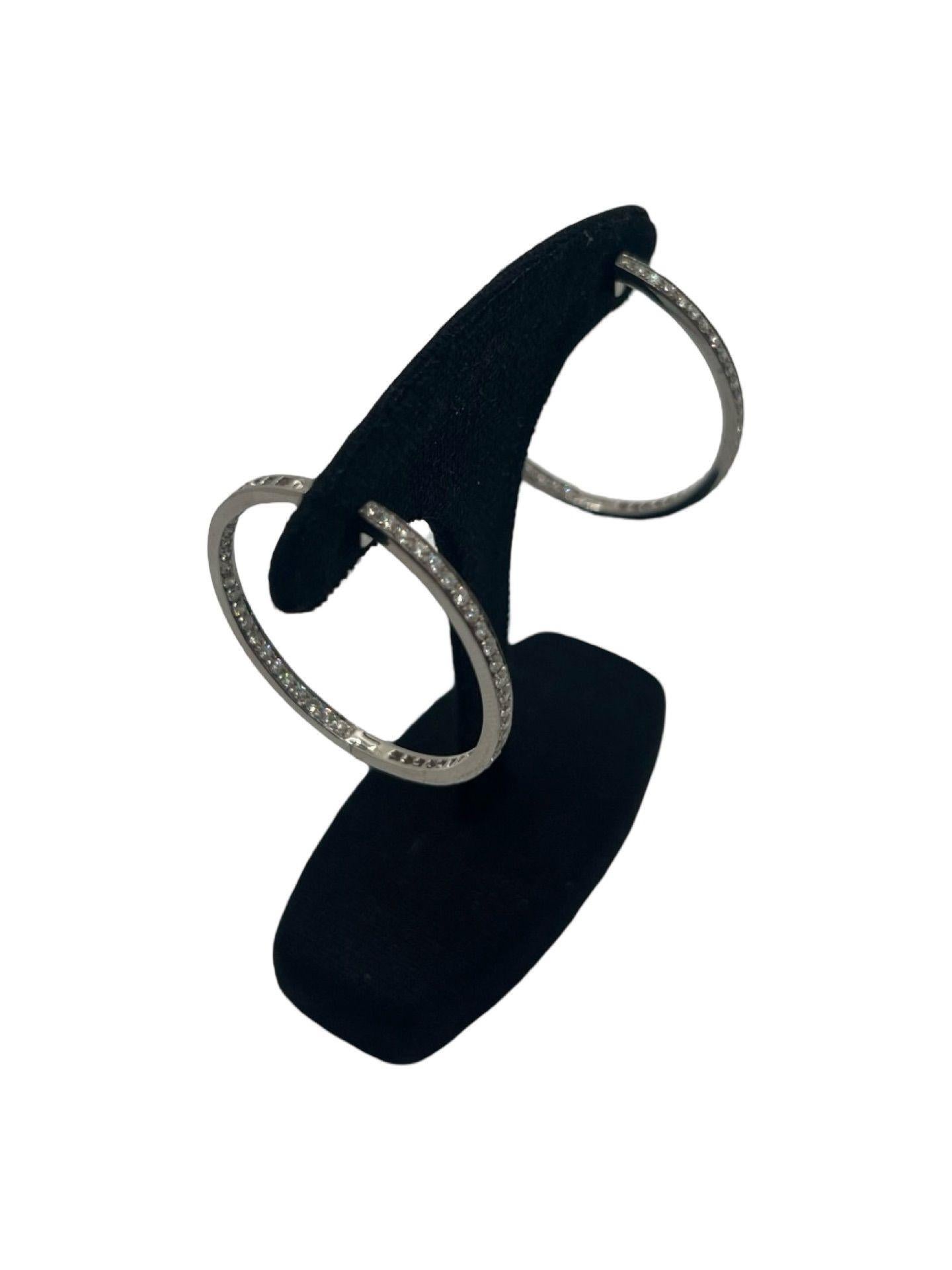 Moderne Boucles d'oreilles en or avec 2 ct de diamants en vente