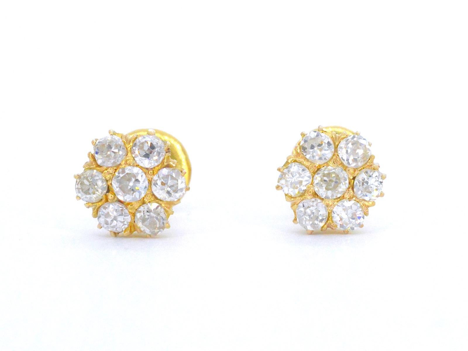 Gold Earrings with Diamond For Sale 1