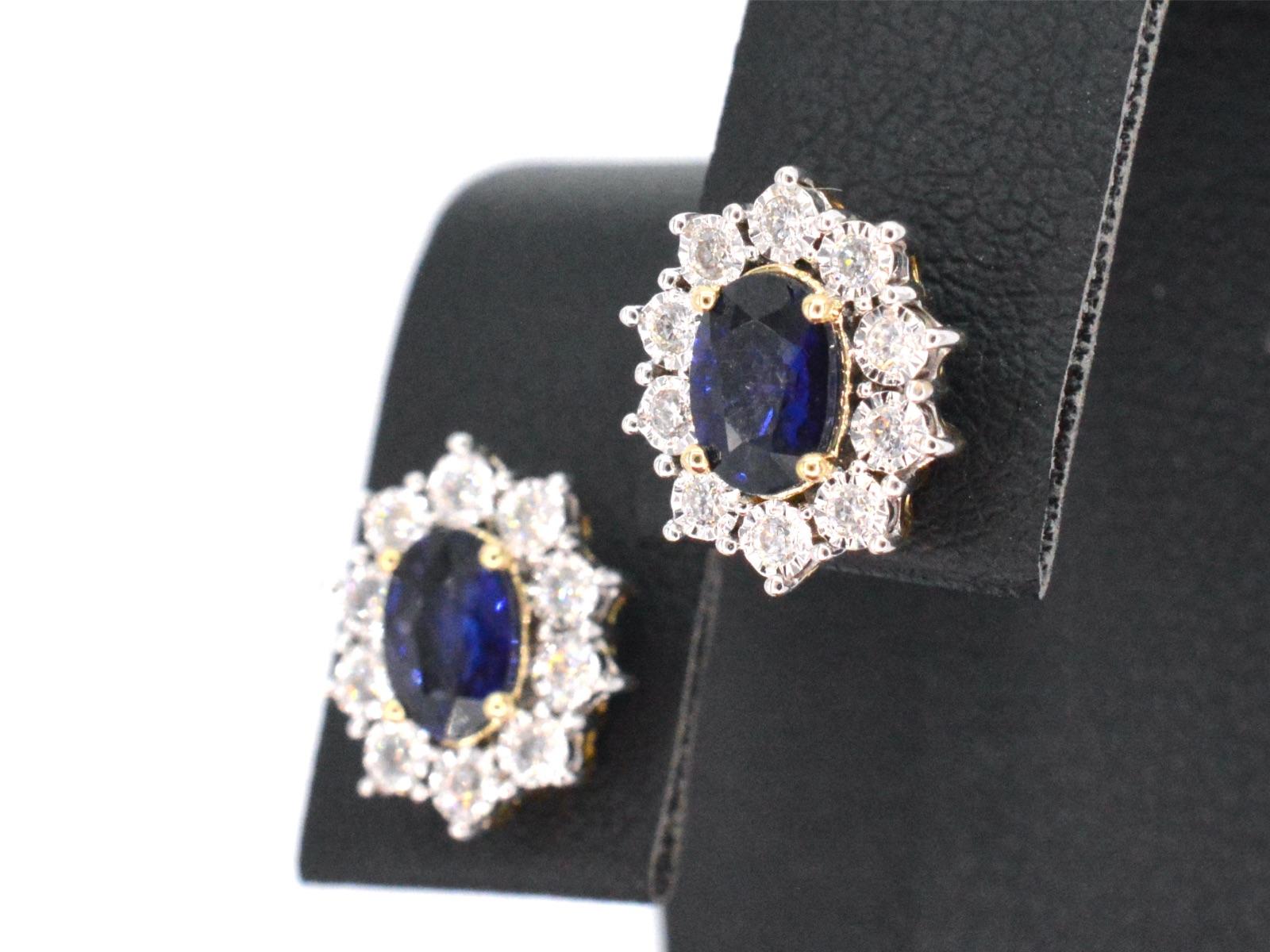 Contemporary Gold Earrings with Diamonds and Sapphire For Sale