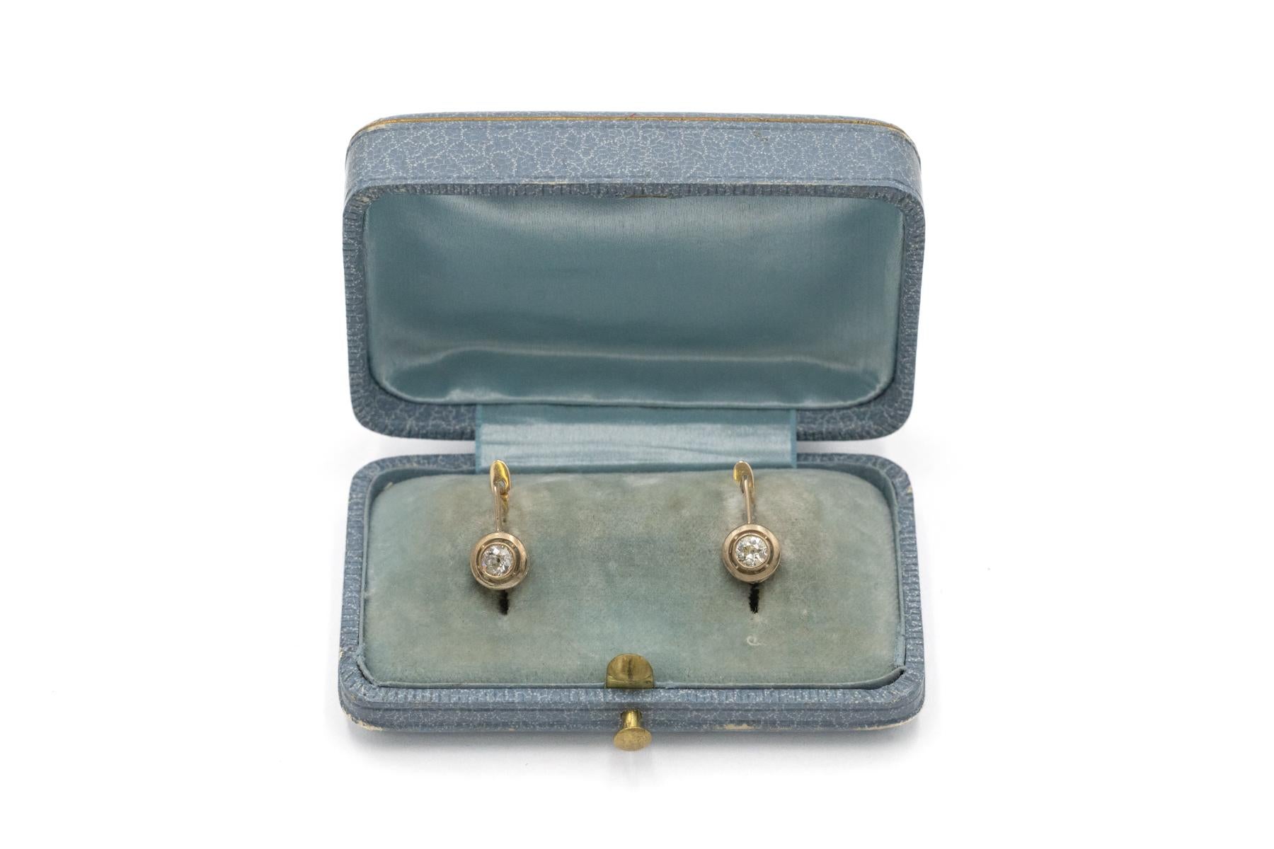 Art Déco Orecchini in oro con diamanti di circa 0,38 carati, Russia, 1927-1958 in vendita