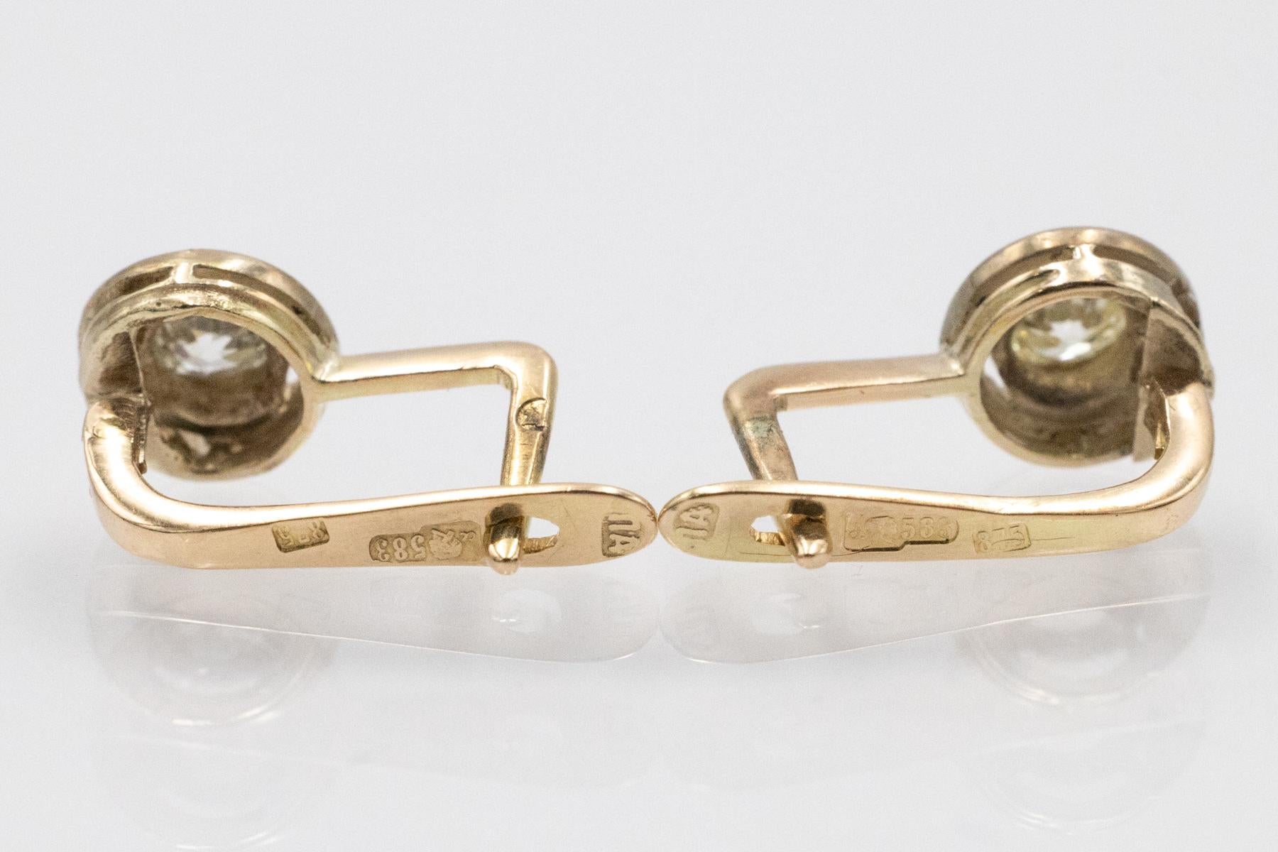 Donna Orecchini in oro con diamanti di circa 0,38 carati, Russia, 1927-1958 in vendita