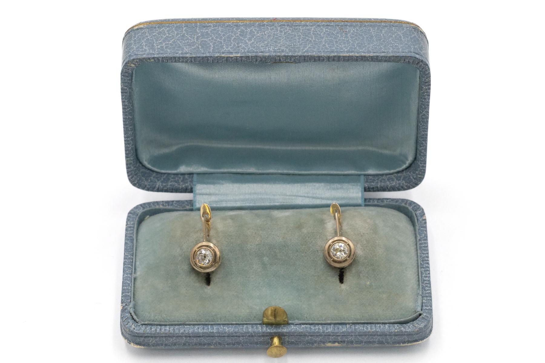 Orecchini in oro con diamanti di circa 0,38 carati, Russia, 1927-1958 in vendita 1