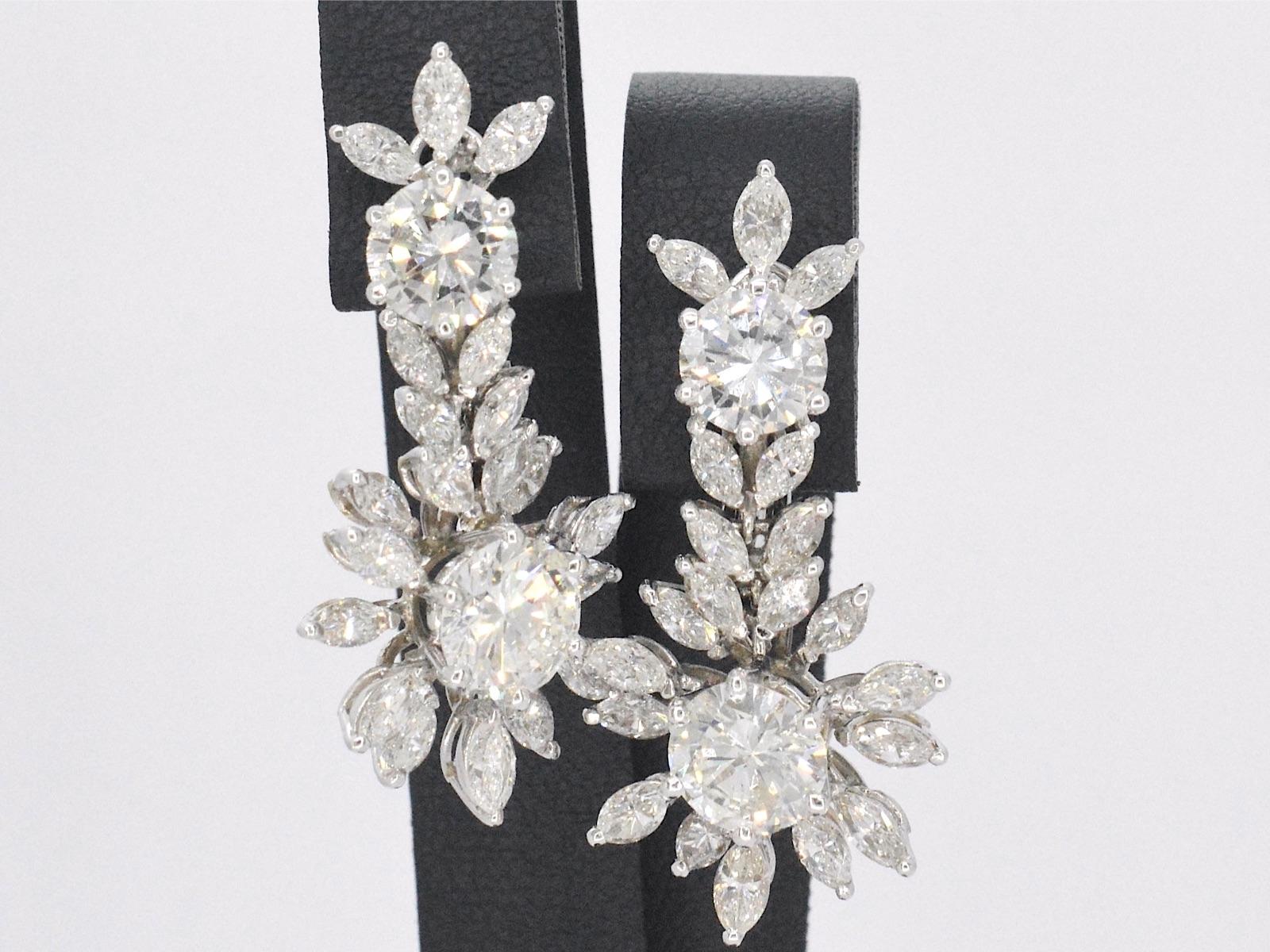 Brilliant Cut Golden exclusive earrings with diamonds For Sale