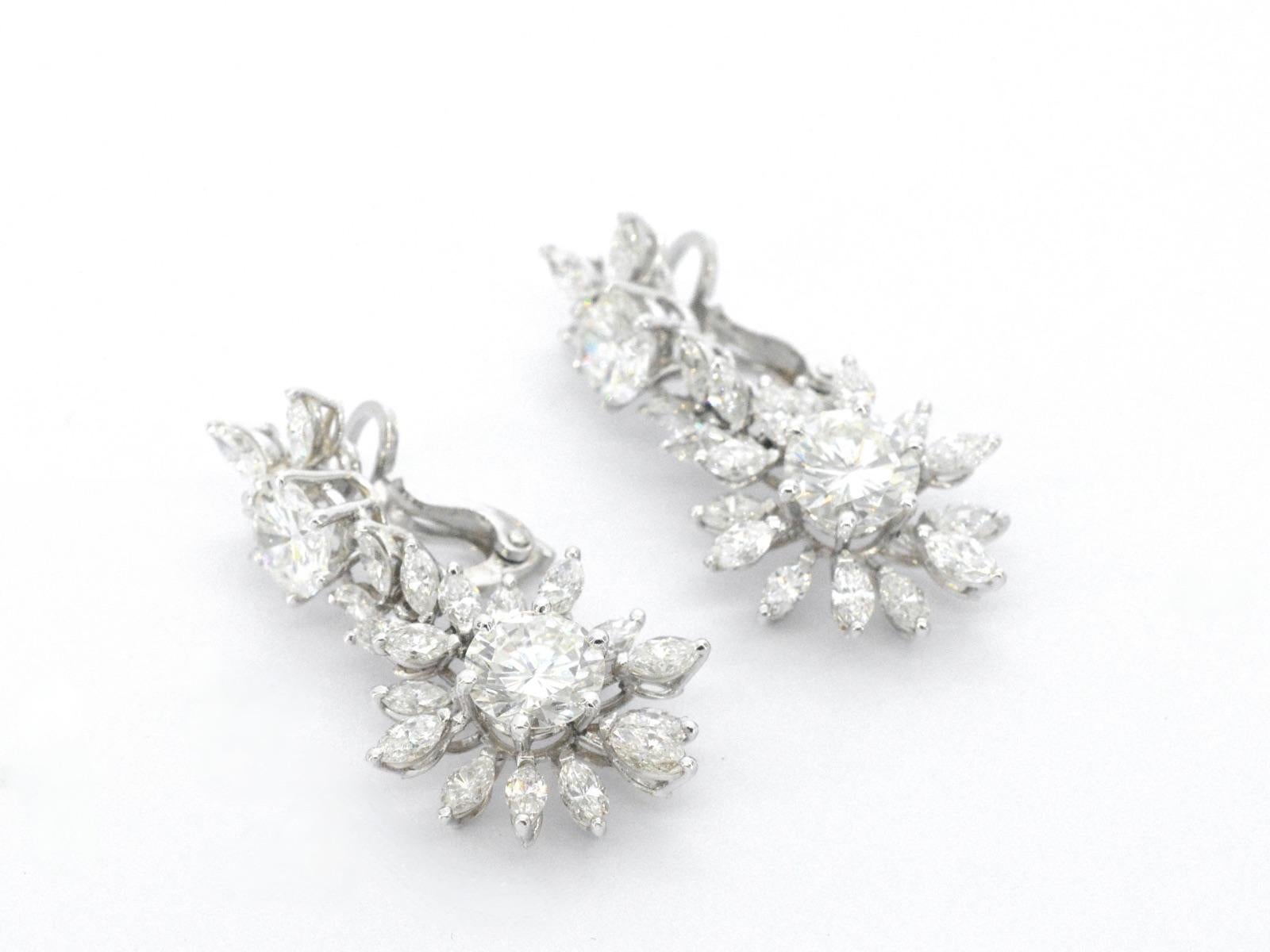 Goldene exklusive Ohrringe mit Diamanten Damen im Angebot