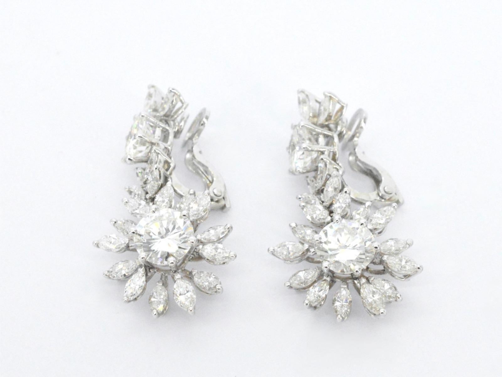 Goldene exklusive Ohrringe mit Diamanten im Angebot 3