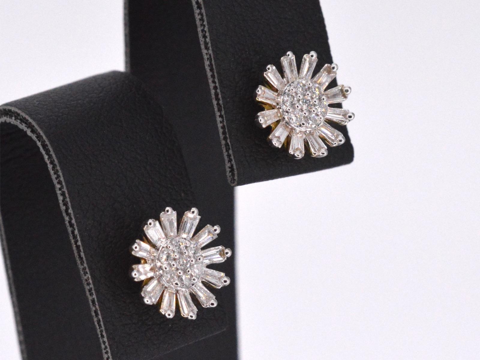 Brilliant Cut Gold Earrings with Natural Genuine Diamonds For Sale