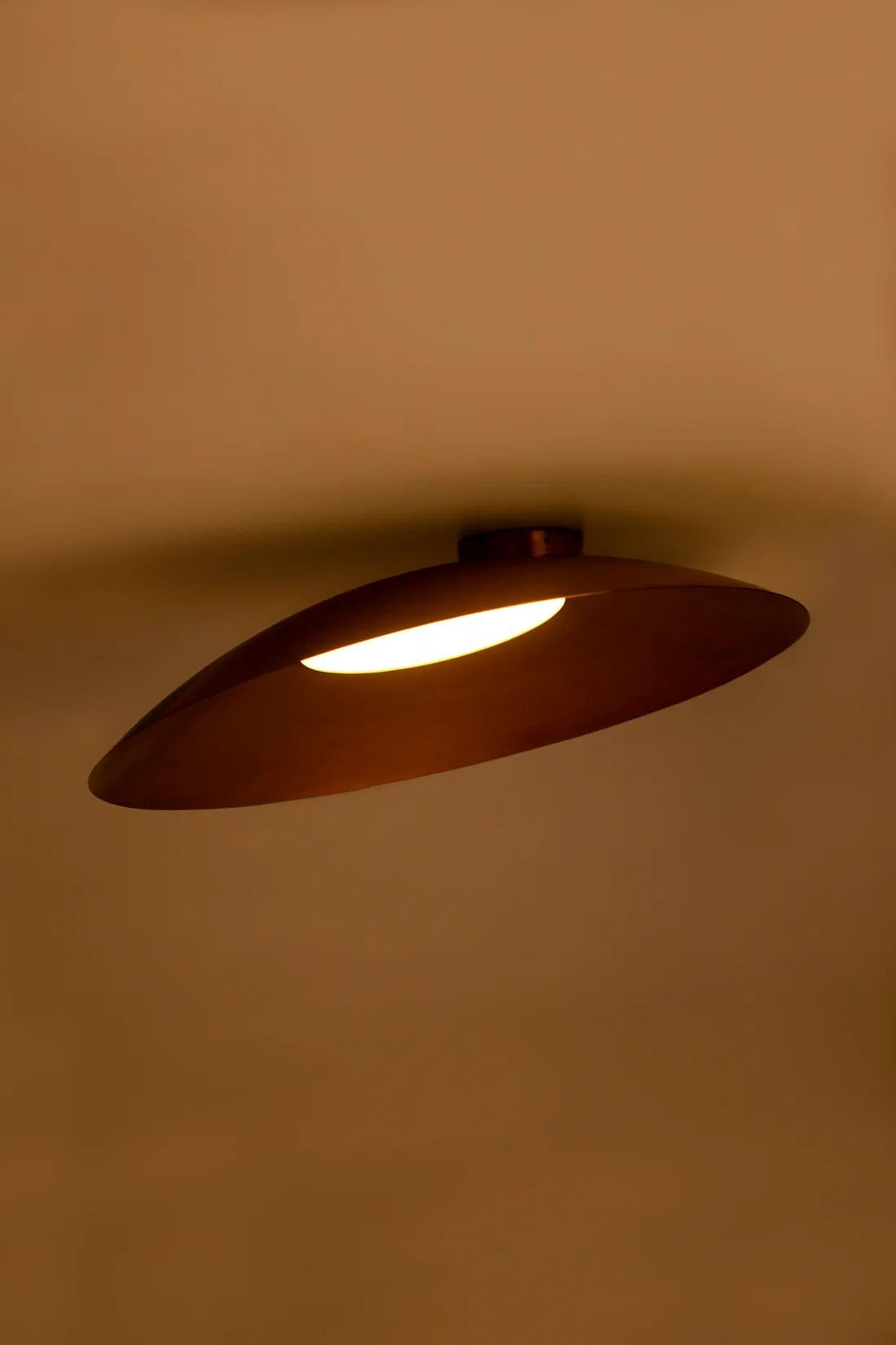 Plafoniera in acciaio inossidabile Gold Eclipse di Hatsu
Dimensioni: D. 76 x H. 28 cm
Materiali: Acciaio inossidabile.

Disponibile in nero o oro. Contattateci.

Tutte le nostre lampade possono essere cablate a seconda del Paese. Se viene venduto