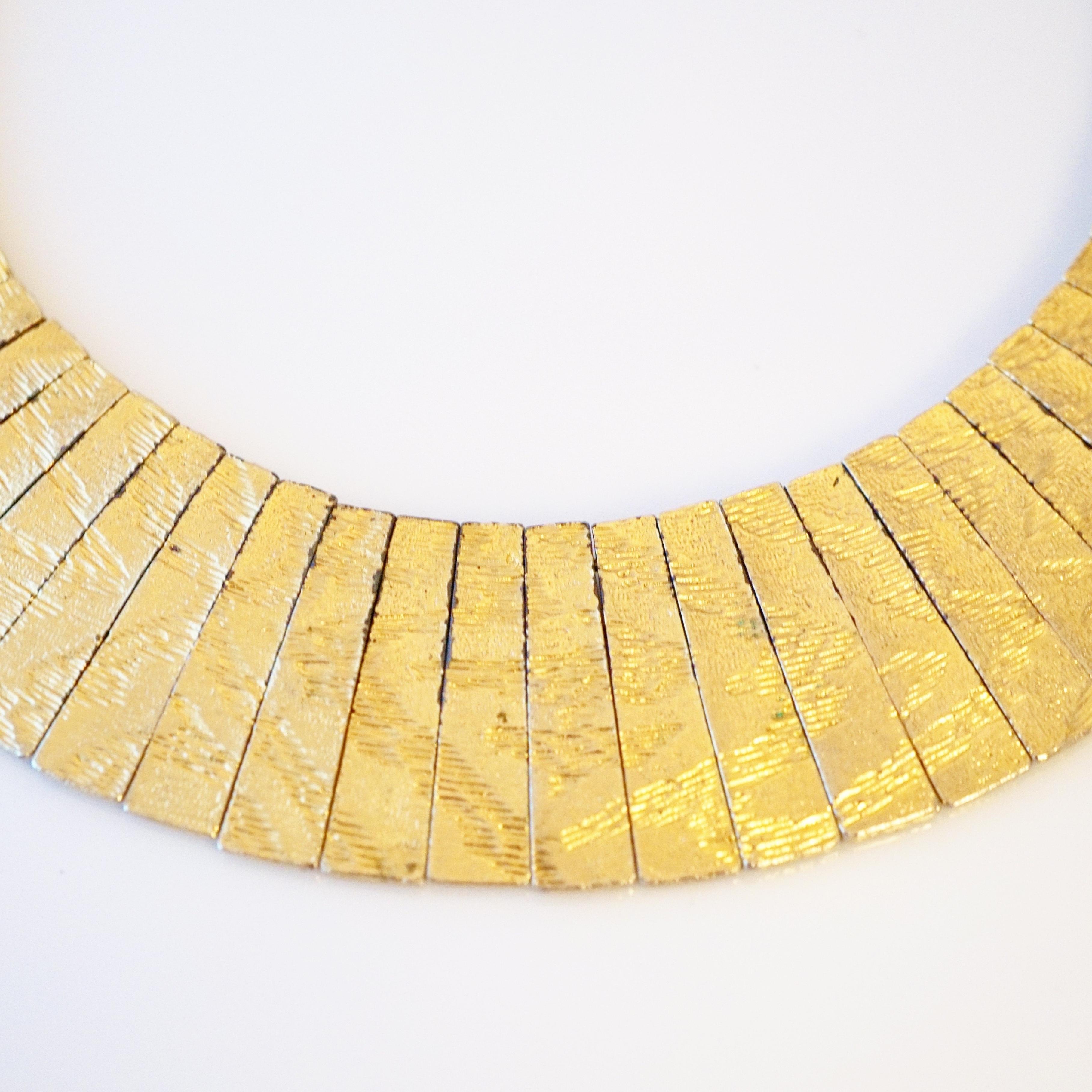 - Vintage item

- Collectible costume jewelry piece from the '70s

- 16.5