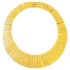 Collier ras du cou néo-égyptien par Les Bernard, 1970