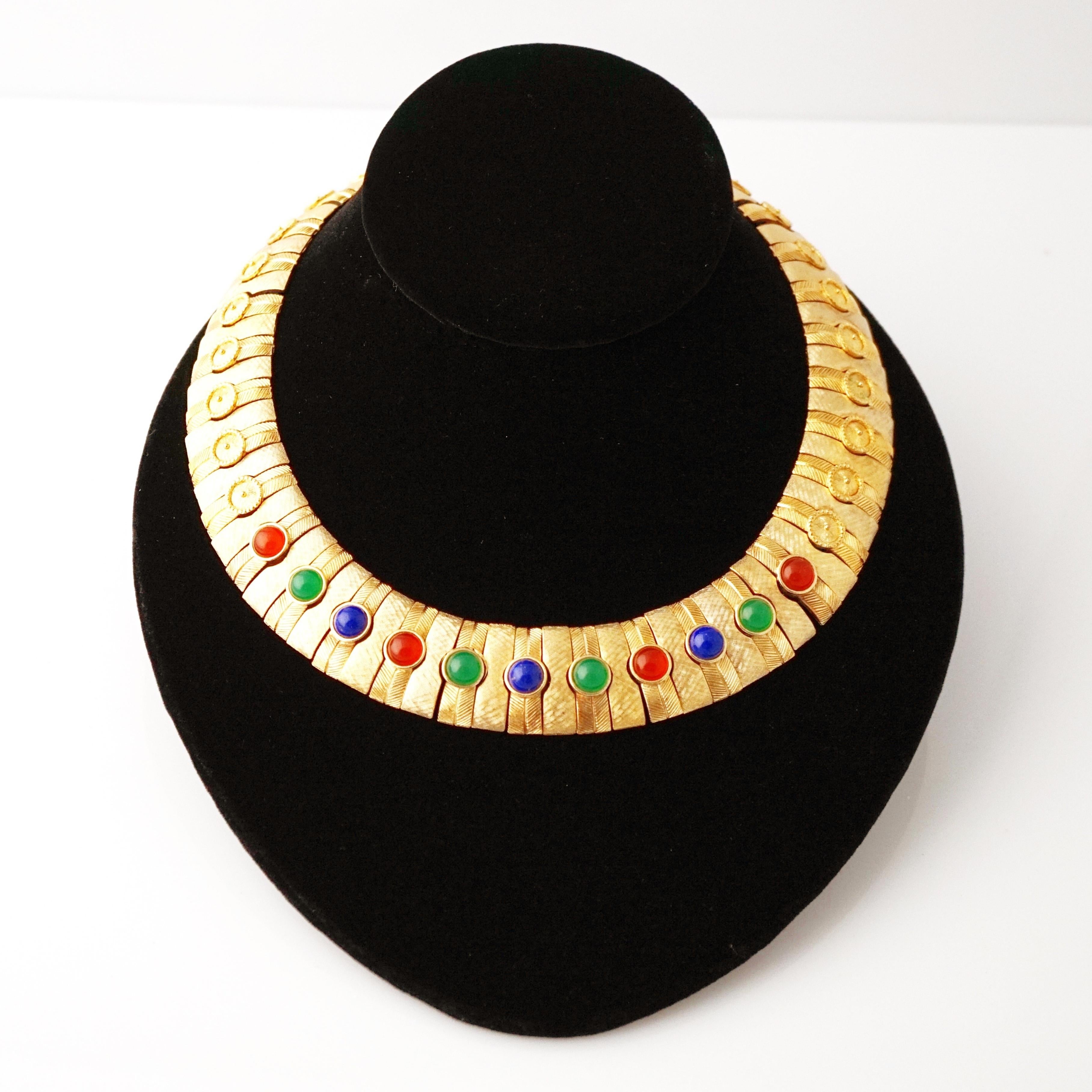- Vintage item

- Collectible costume jewelry piece from the '70s

- 18