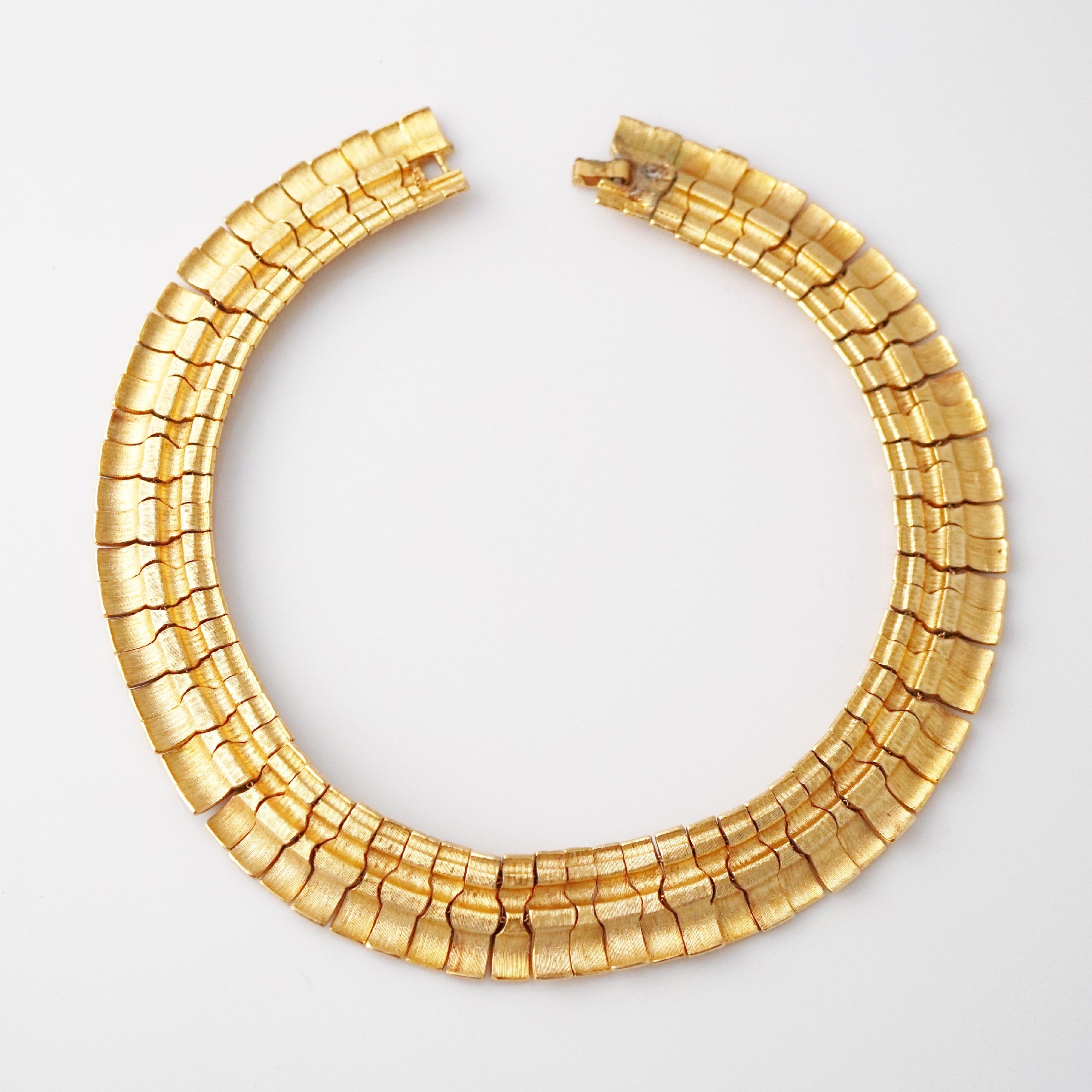 Gold Egyptian Revival Choker Necklace w Mughal Cabochons By Les Bernard, 1970s In Good Condition In McKinney, TX