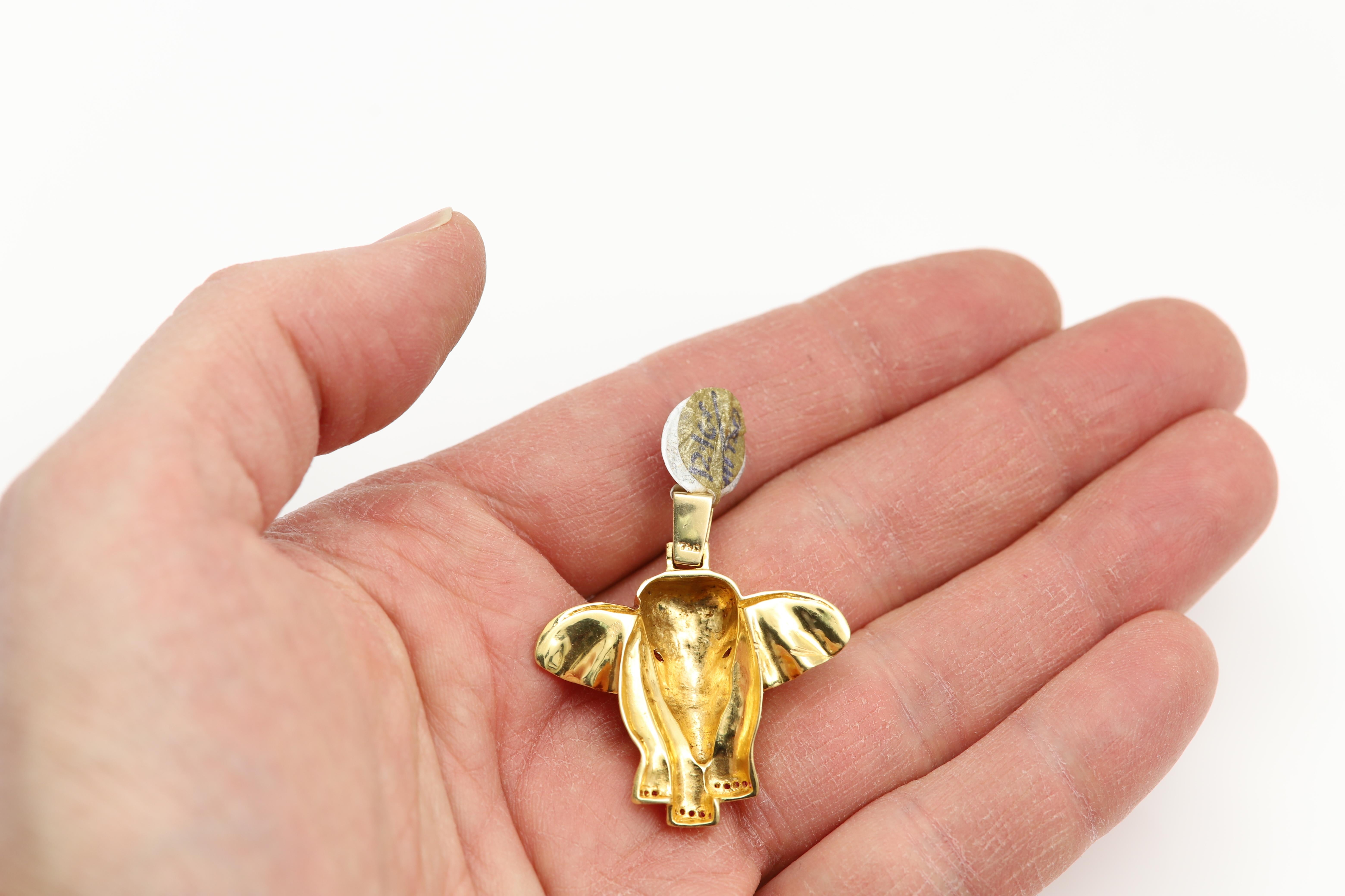 Gold Elefant Anhänger Vintage 18 Karat Animal Jewelry Natural Ruby für Damen oder Herren im Angebot