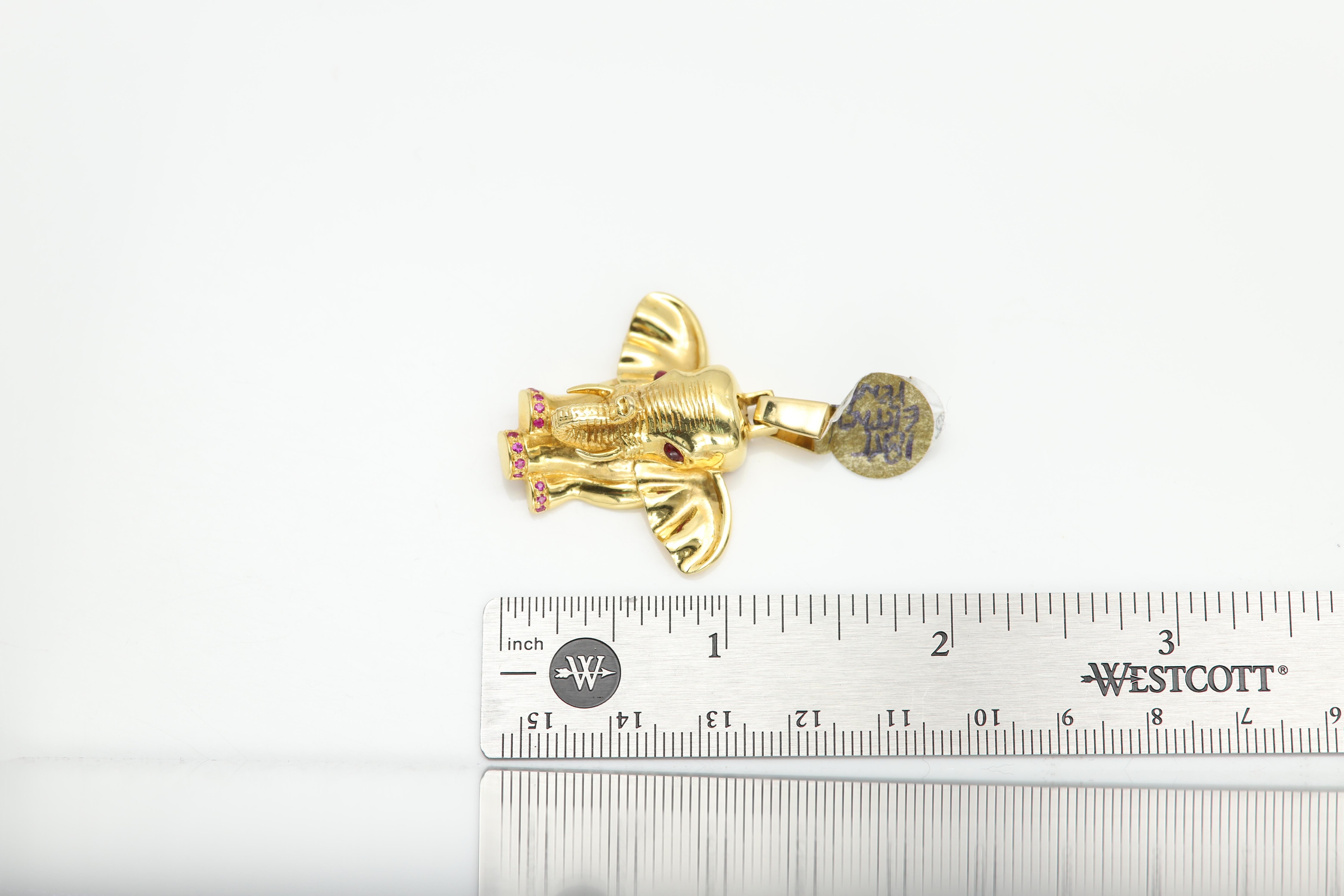 Gold Elefant Anhänger Vintage 18 Karat Animal Jewelry Natural Ruby im Angebot 2