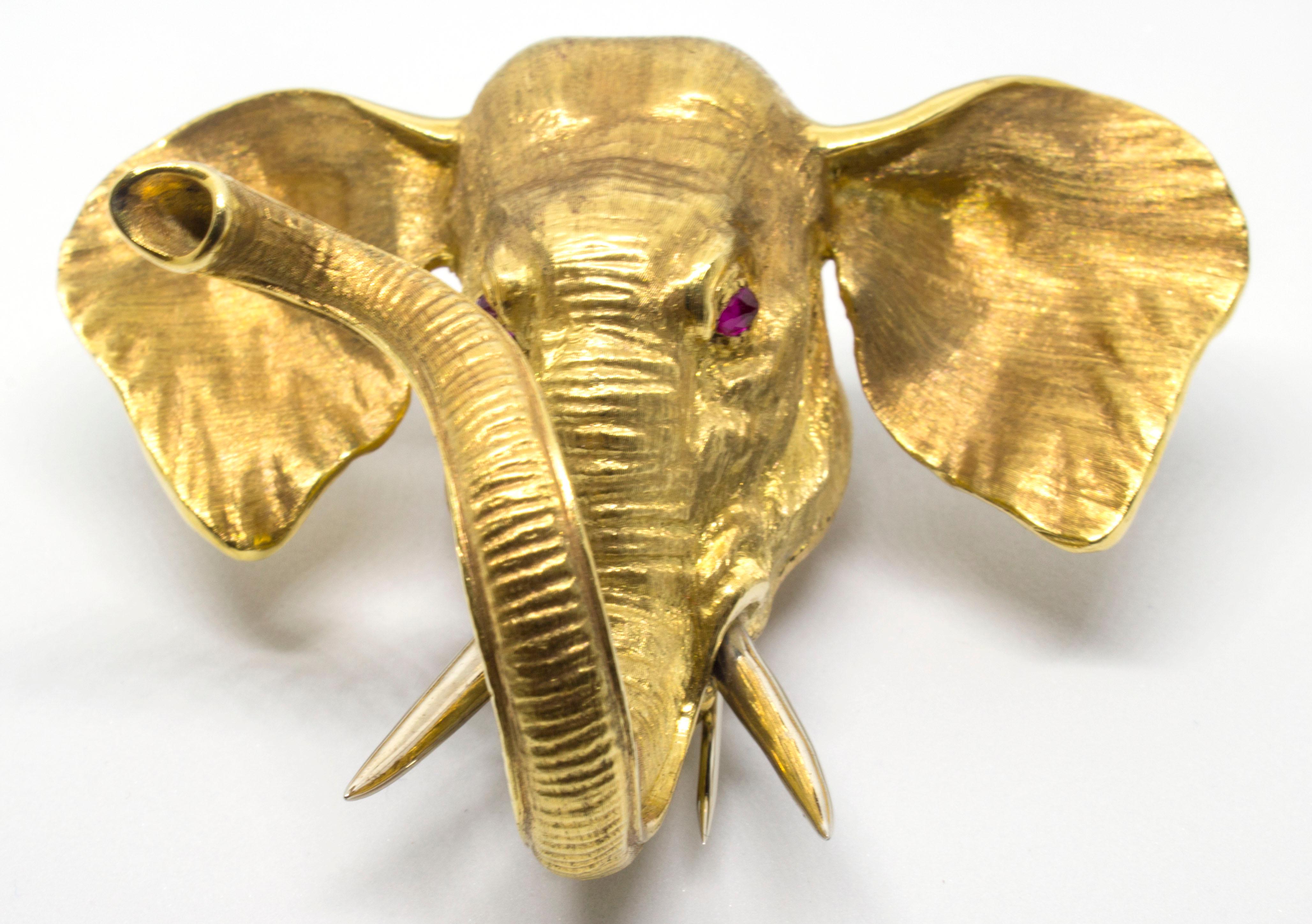 Modern Gold Elephant Pin, Ruby Eyes and Made of 18 Karat Yellow Gold, Fur Clip Back For Sale