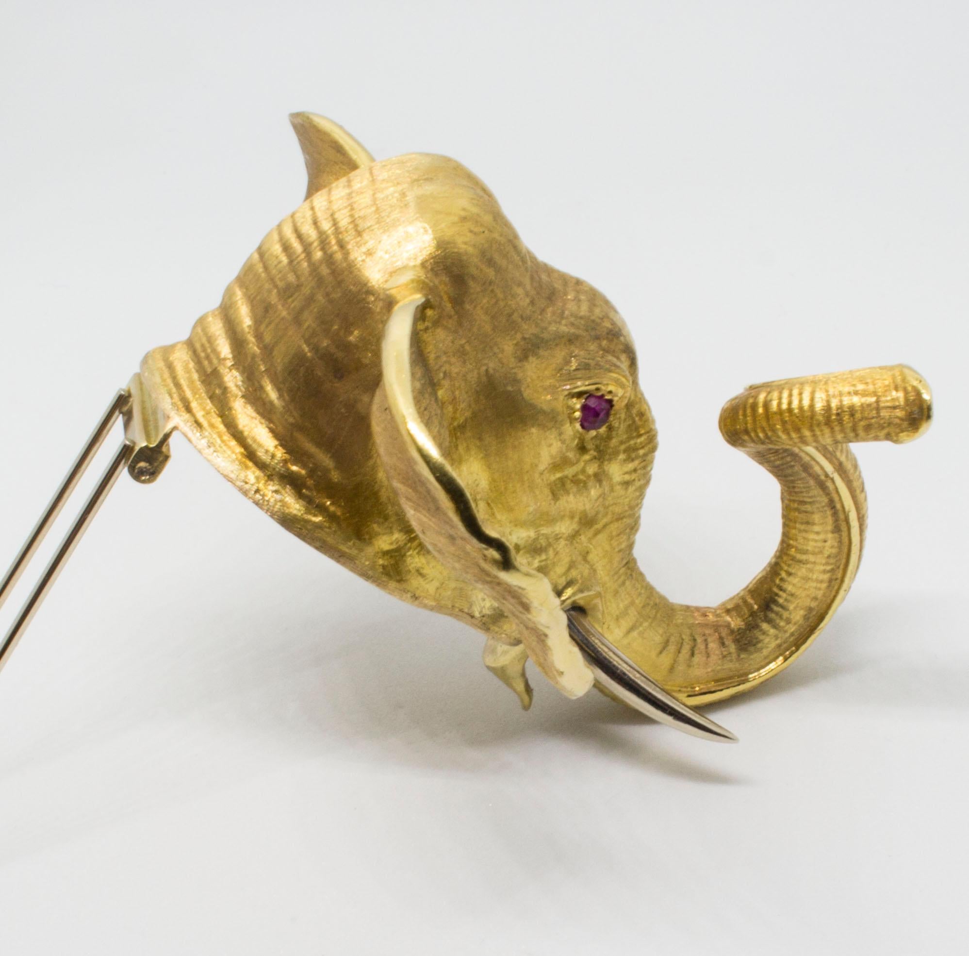 Gold Elephant Pin, Ruby Eyes and Made of 18 Karat Yellow Gold, Fur Clip Back For Sale 1