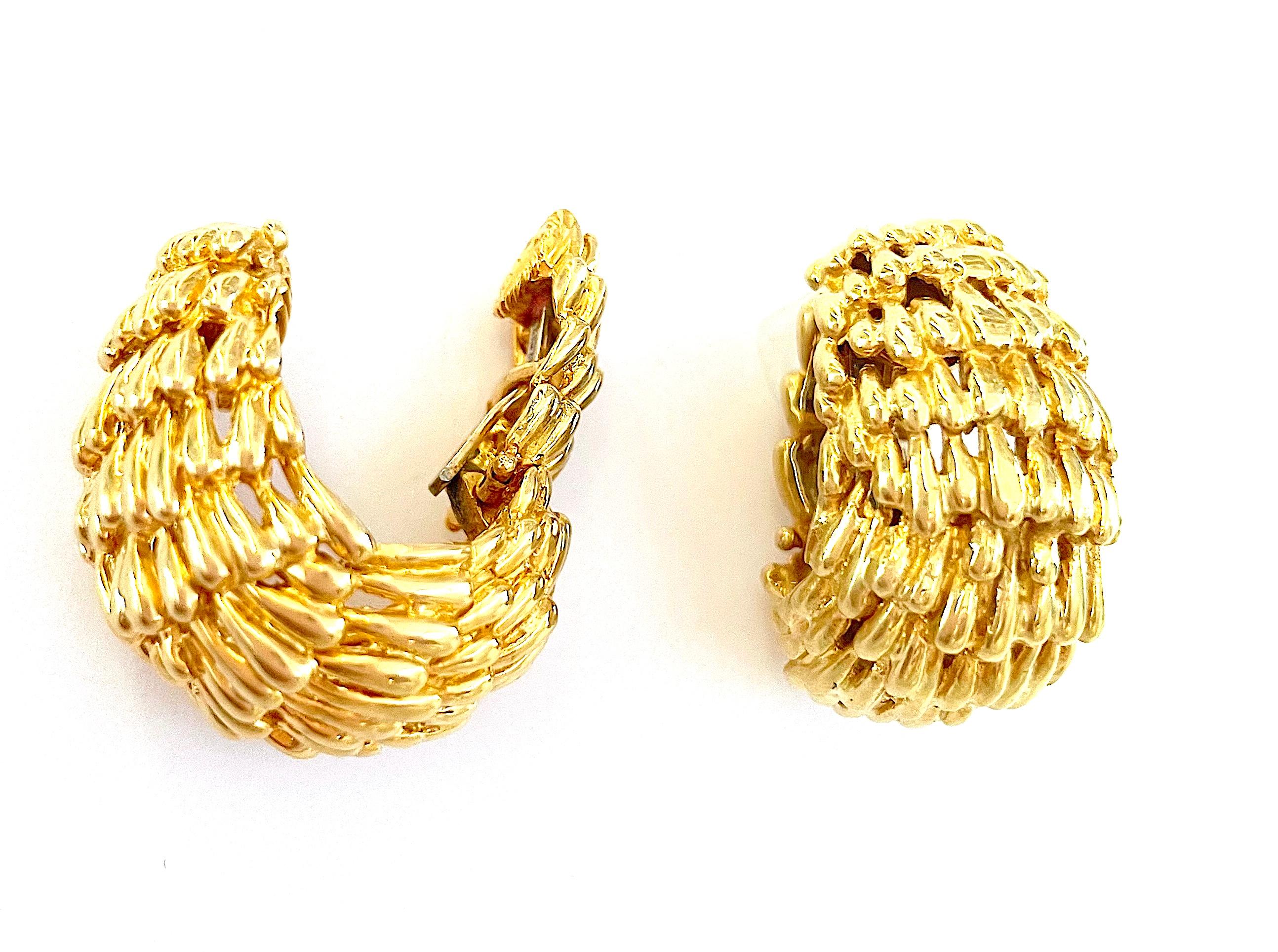 Fermagli per orecchie in oro con smeraldi e diamanti di David Webb in vendita 1